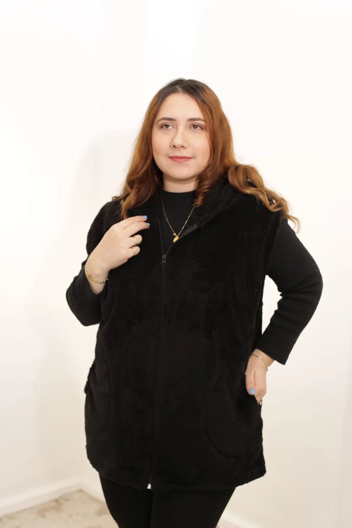 RENKTE BATTAL BEDEN ÖZEL ÜRETİM SİYAH PELUŞ YELEK