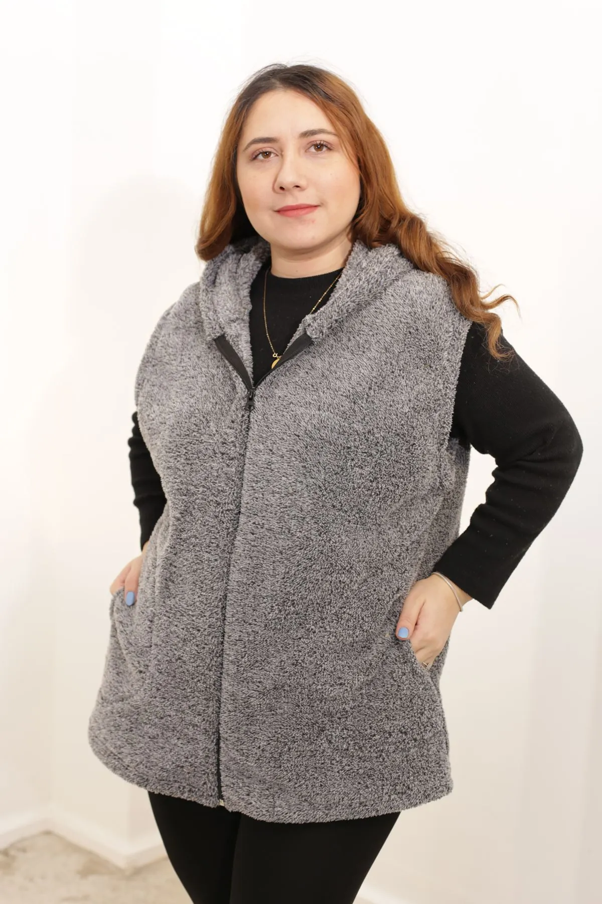 RENKTE BATTAL BEDEN ÖZEL ÜRETİM GRİ PELUŞ YELEK