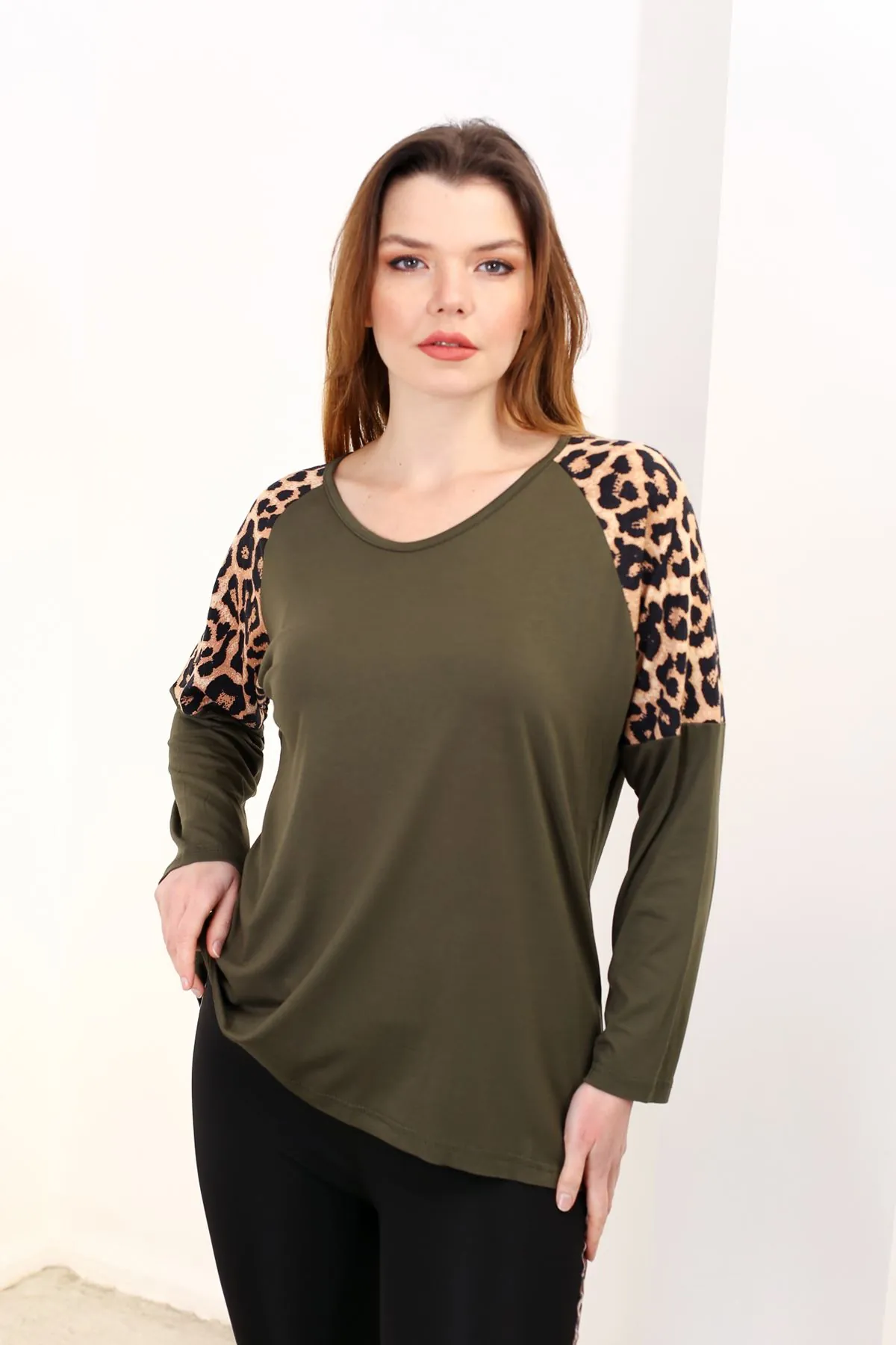 RENKTE KOLLARI LEOPAR DESEN HAKİ YEŞİL BLUZ