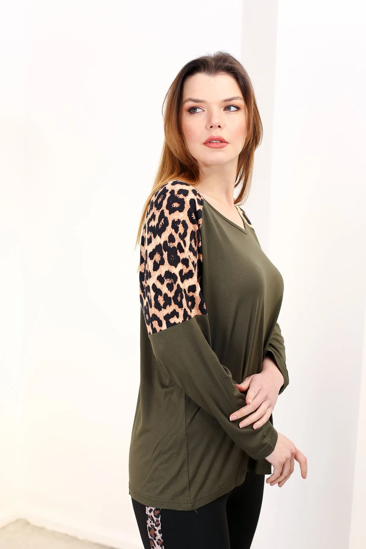 RENKTE KOLLARI LEOPAR DESEN HAKİ YEŞİL BLUZ