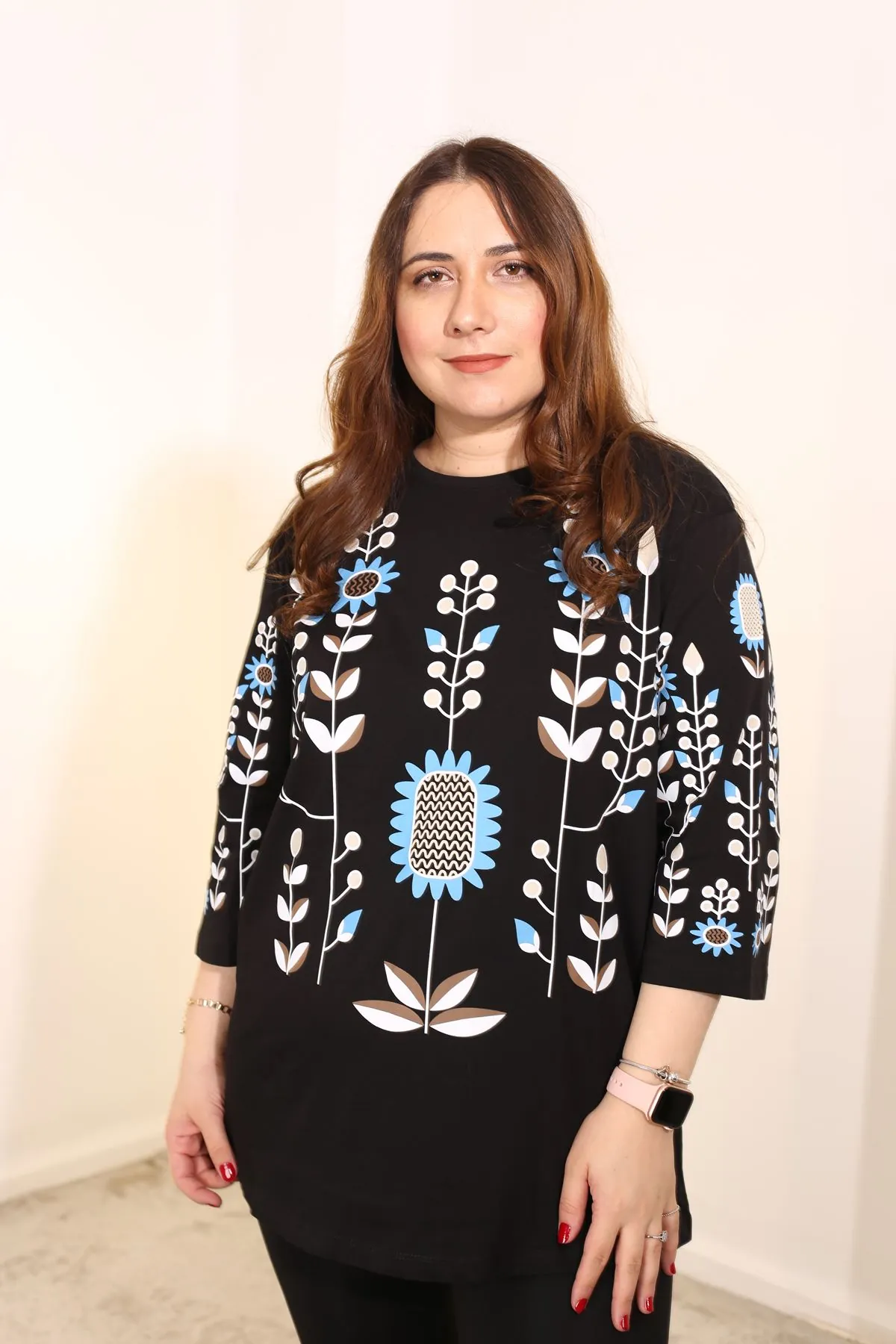 RENKTE BÜYÜK BEDEN OTANTİK SİYAH BLUZ