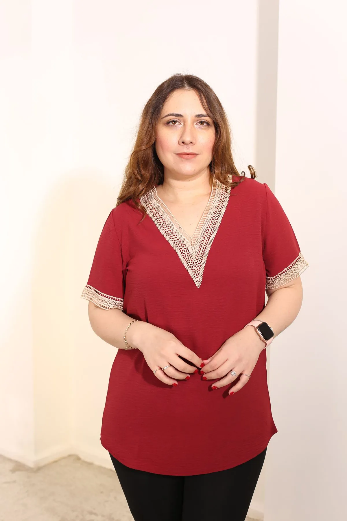 RENKTE BÜYÜK BEDEN GÜPÜRLÜ BORDO BLUZ