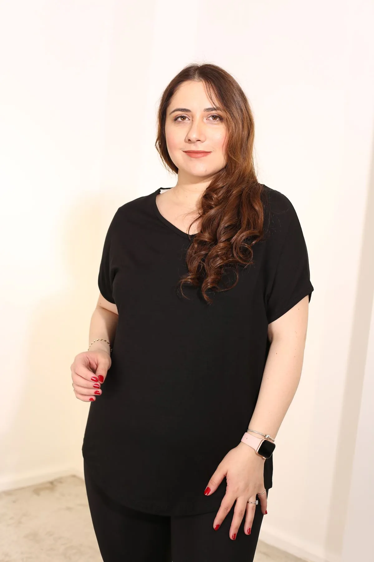 RENKTE BÜYÜK BEDEN ARKASI DANTELLİ SİYAH BLUZ
