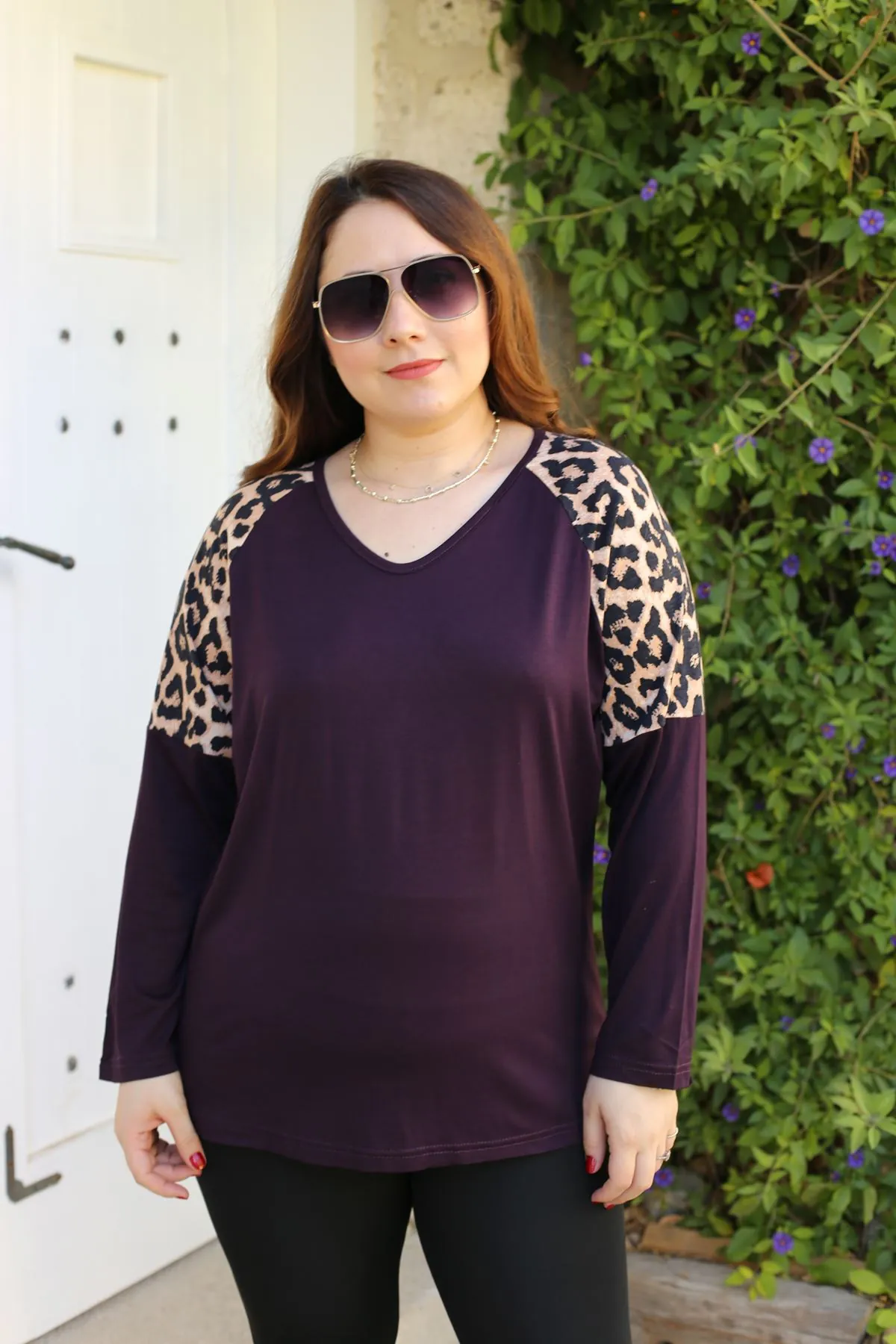 RENKTE KOLLARI LEOPAR DESEN KOYU MOR BLUZ