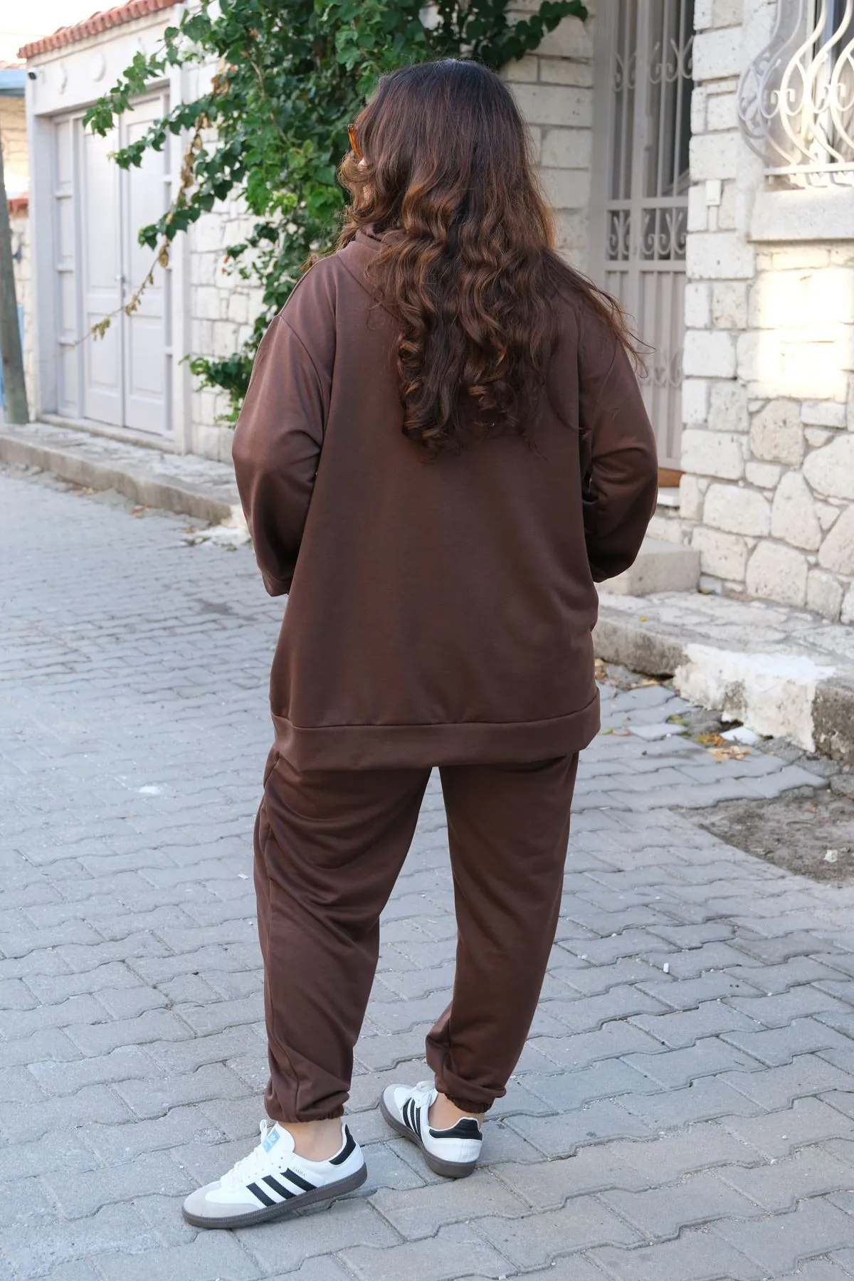 RENKTE BÜYÜK BEDEN ÖZEL ÜRETİM FERMUARLI KAHVERENGİ EŞOFMAN TAKIMI