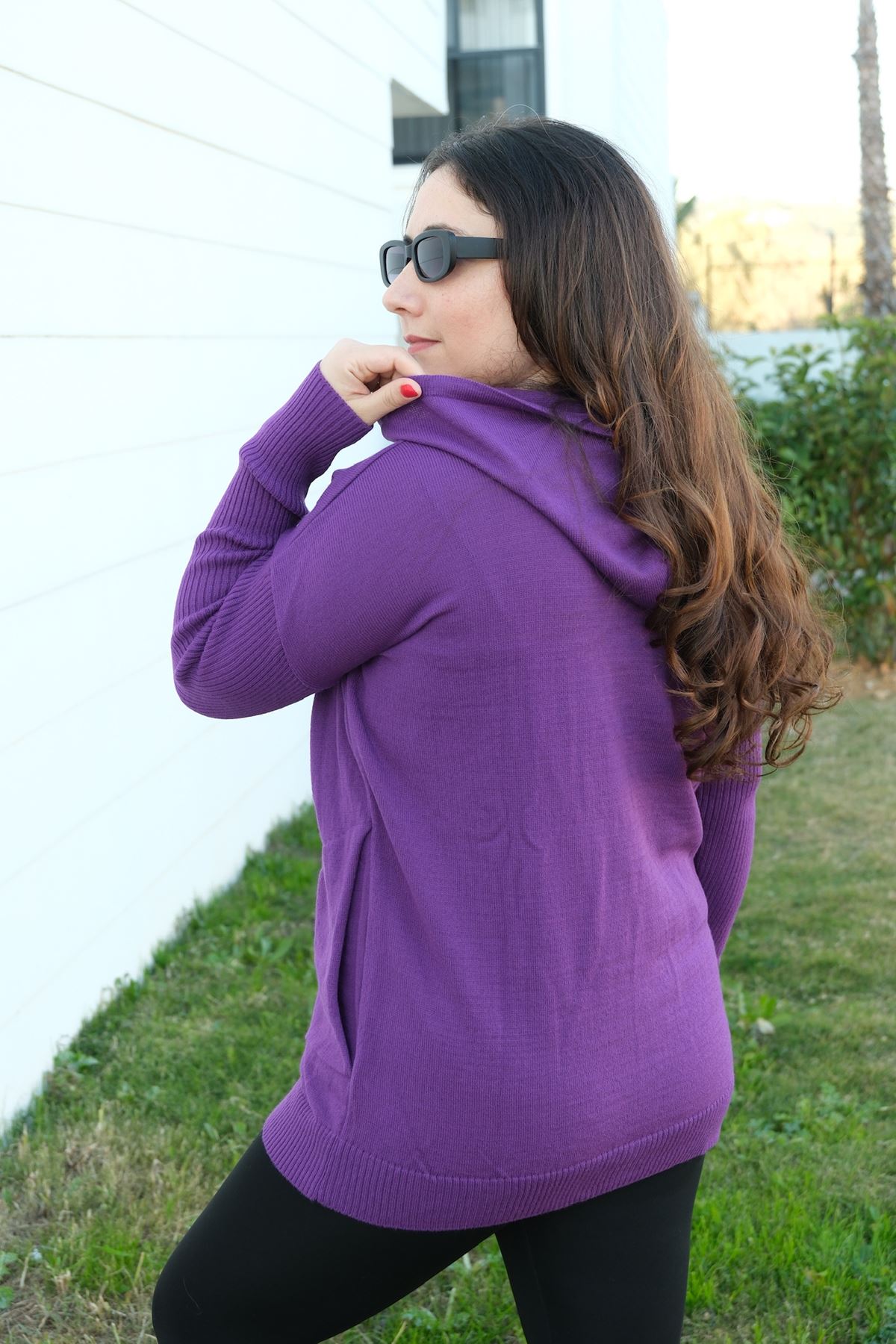 RENKTE KAPŞONLU ESNEK MOR TRİKO