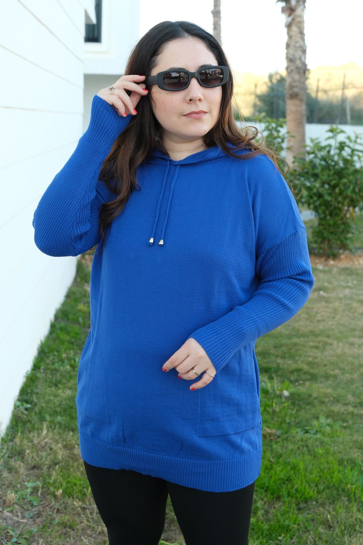 RENKTE KAPŞONLU ESNEK SAKS MAVİ TRİKO