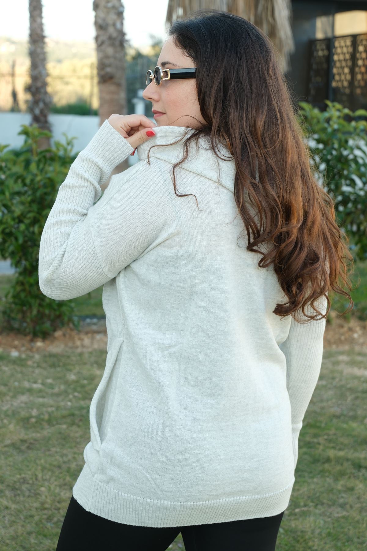 RENKTE KAPŞONLU ESNEK GRİ TRİKO