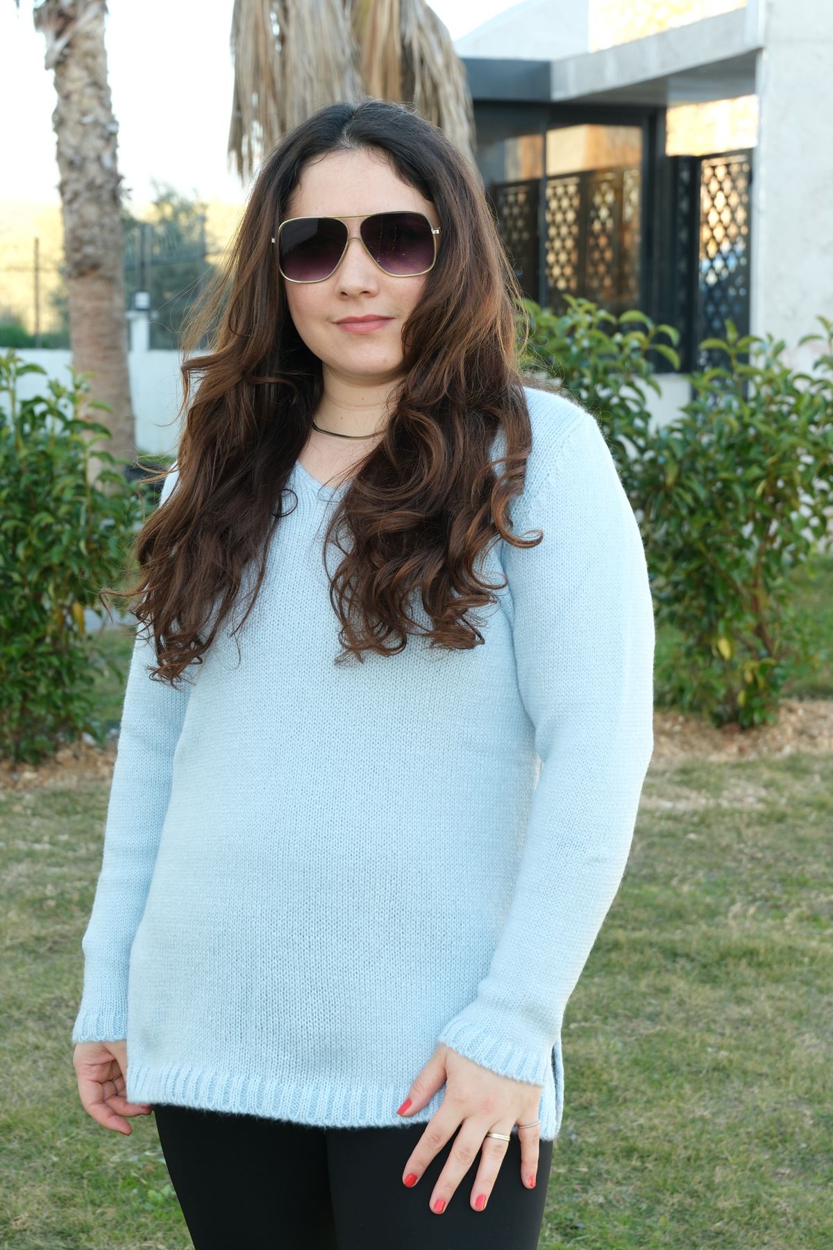 RENKTE V YAKA MAVİ TRİKO KAZAK