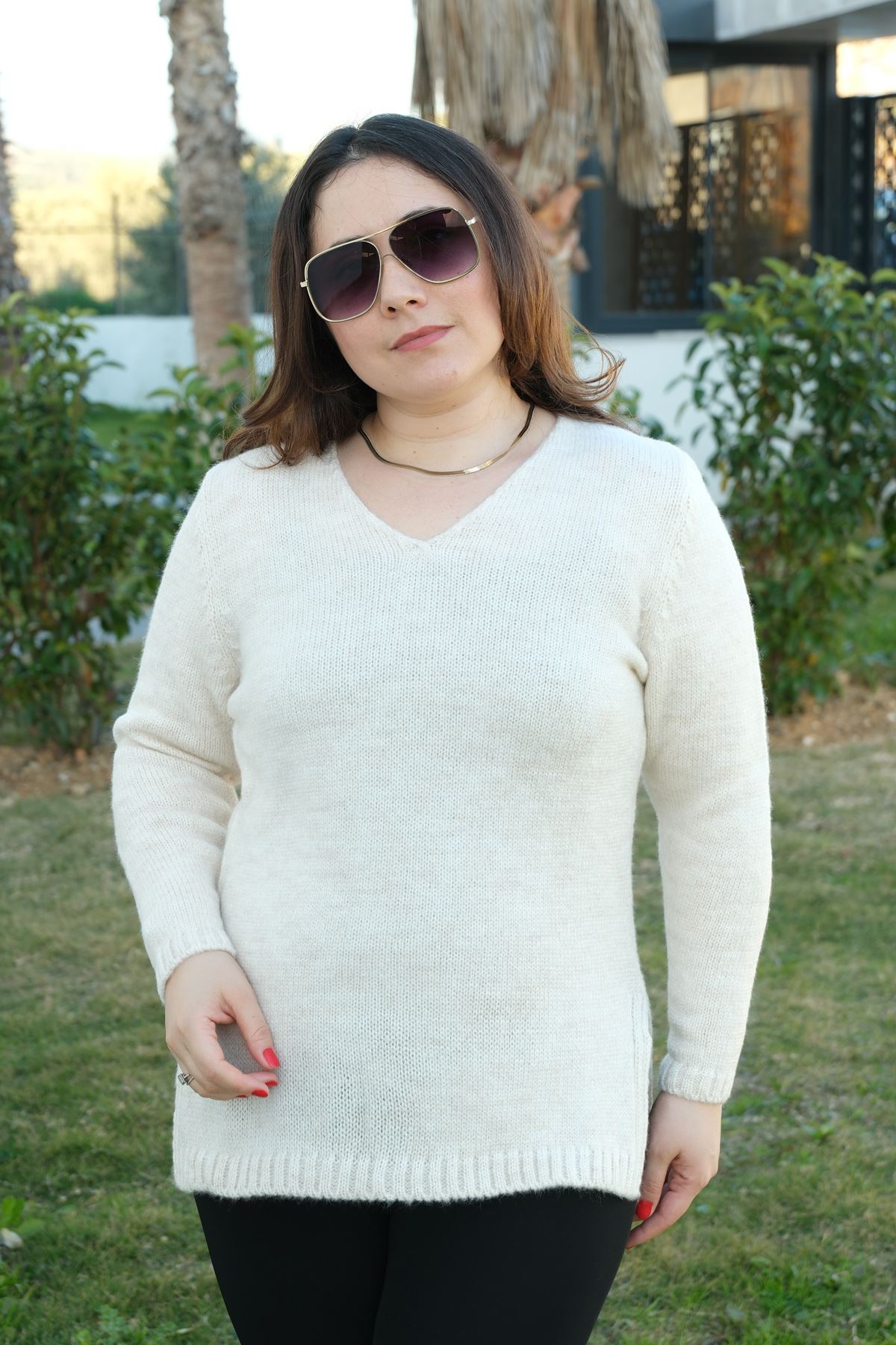 RENKTE V YAKA BEYAZ KAZAK