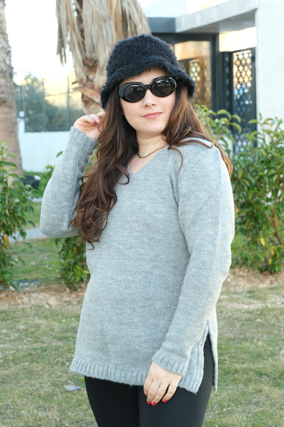 RENKTE V YAKA GRİ KAZAK