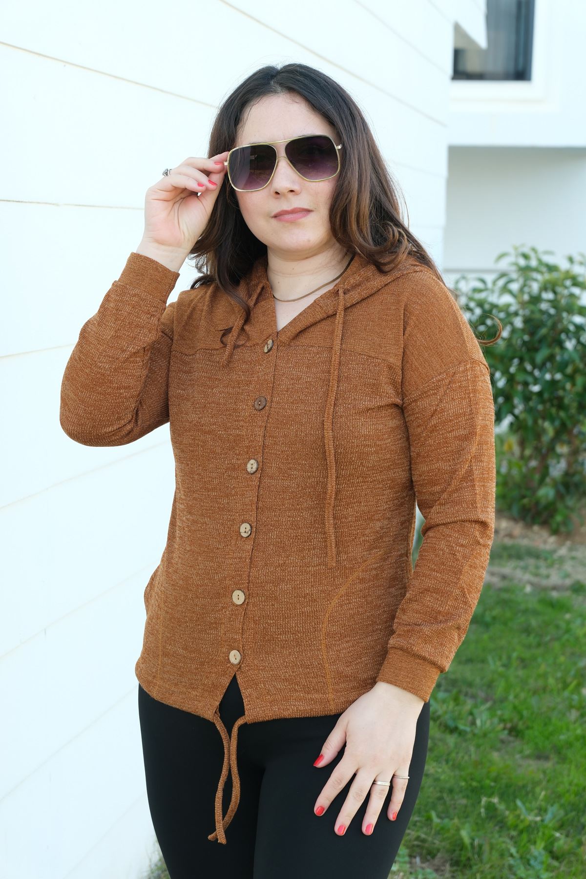 RENKTE DÜĞMELİ KAPŞONLU TABA TRİKO HIRKA