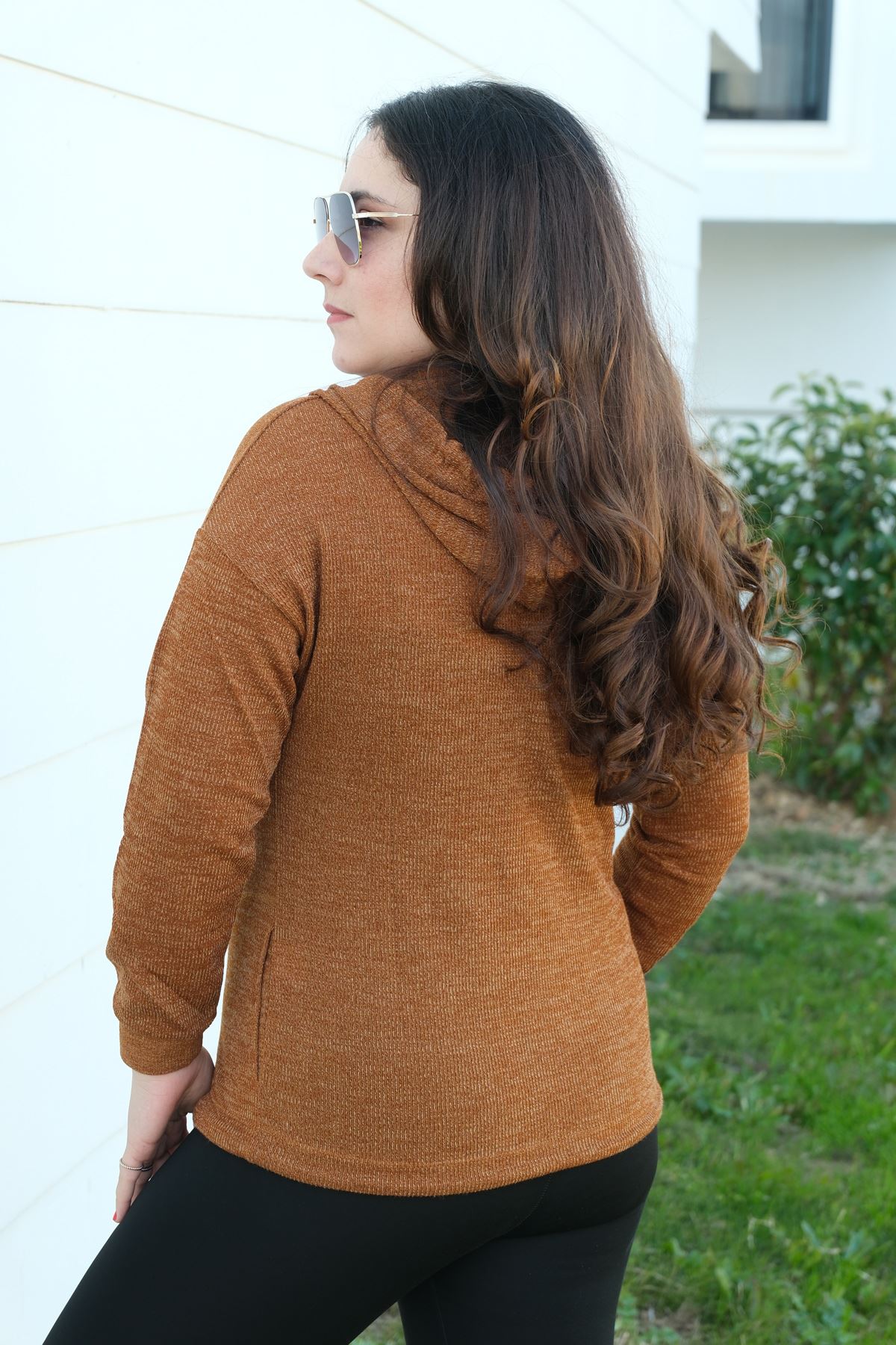 RENKTE DÜĞMELİ KAPŞONLU TABA TRİKO HIRKA