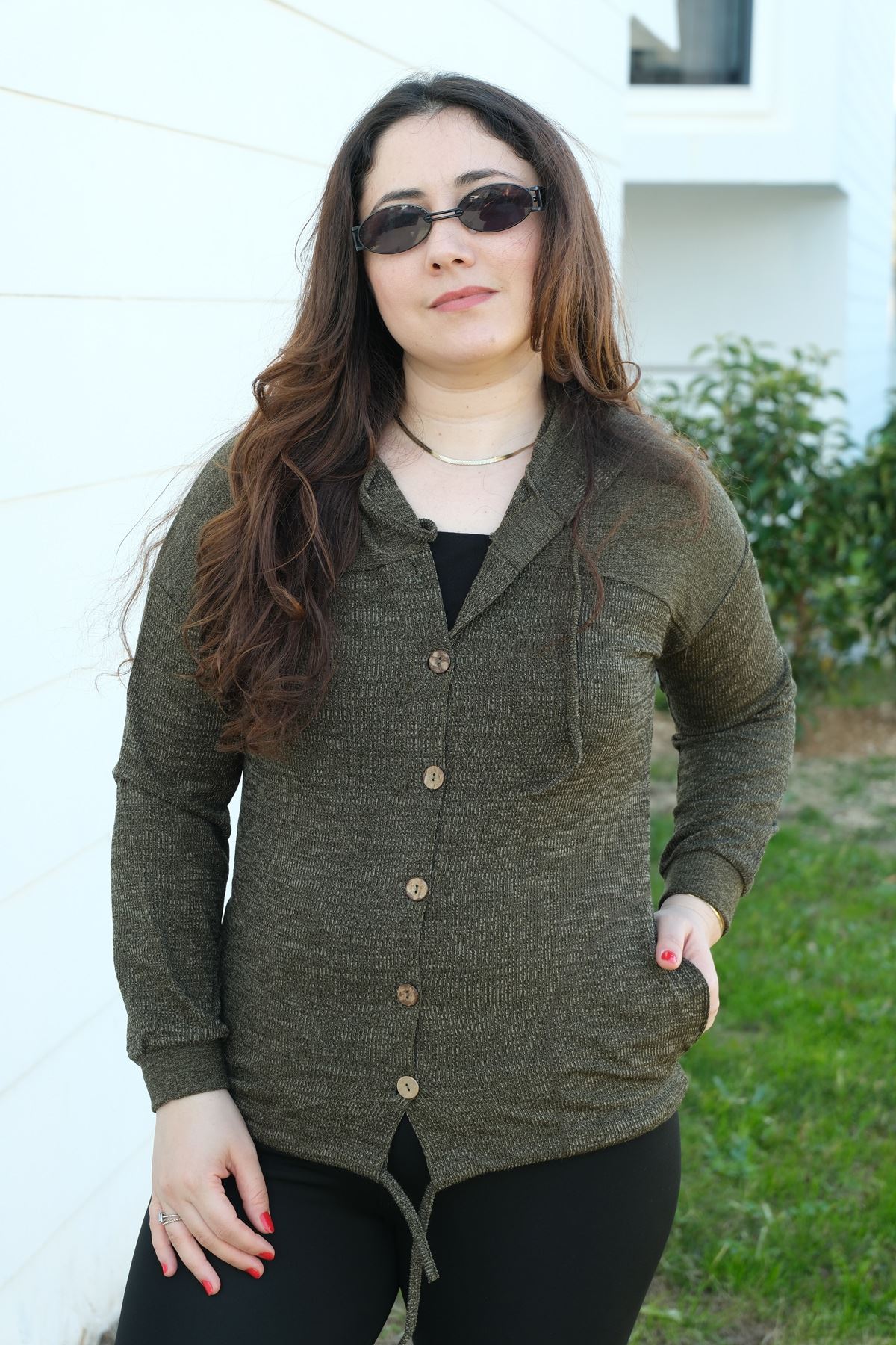 RENKTE DÜĞMELİ KAPŞONLU HAKİ TRİKO HIRKA