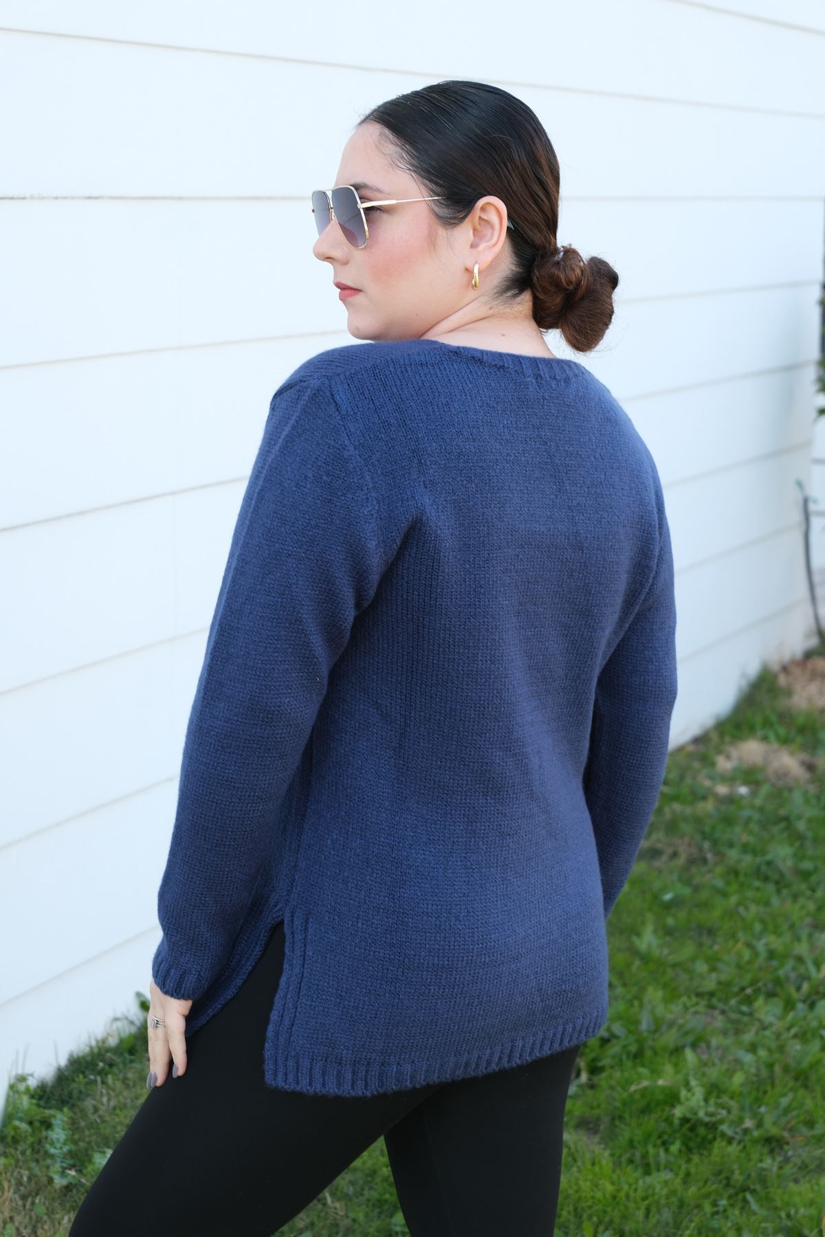 RENKTE V YAKA LACİVERT KAZAK