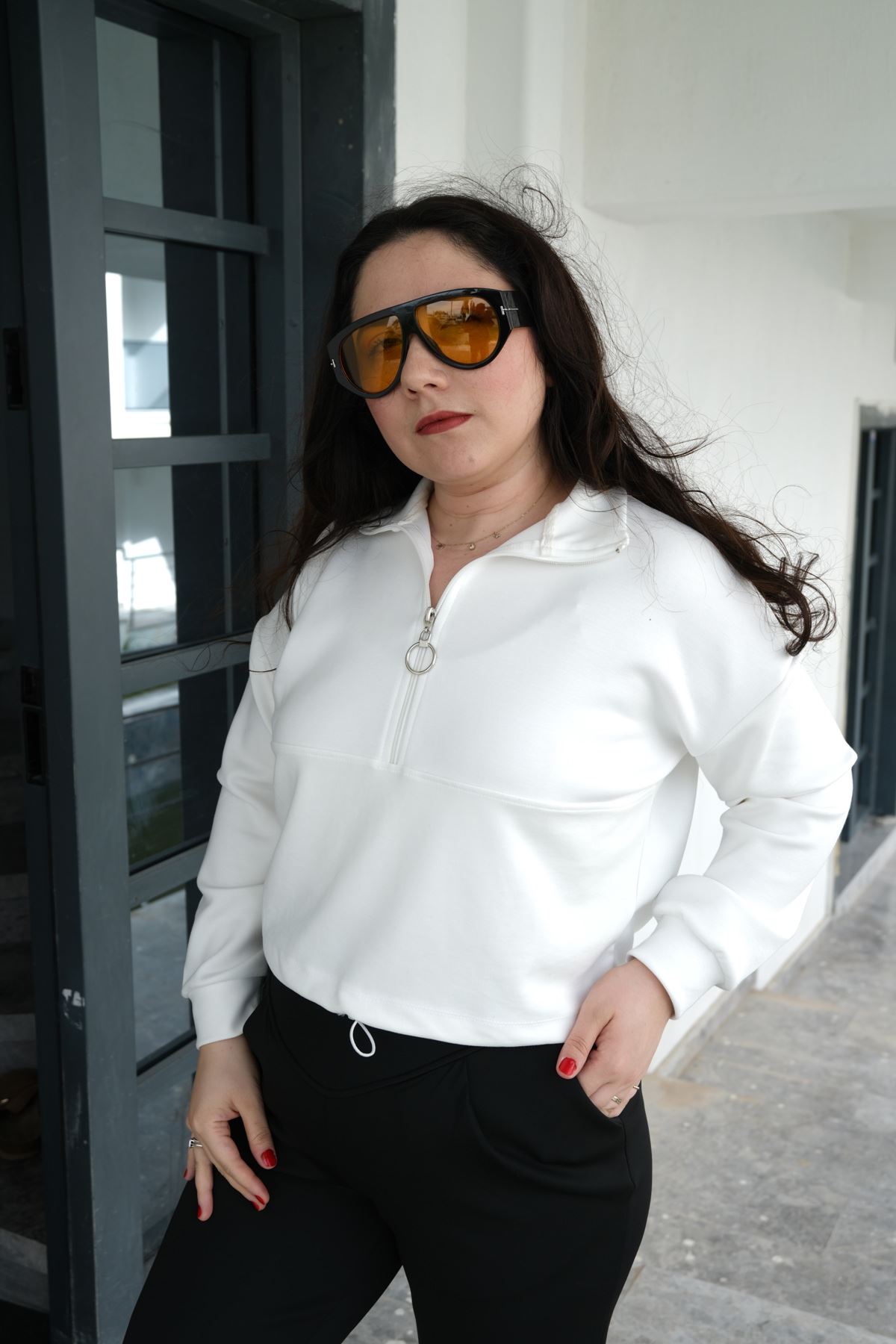 RENKTE GENİŞ KESİM PİLE DETAY KORSELİ TAKIM