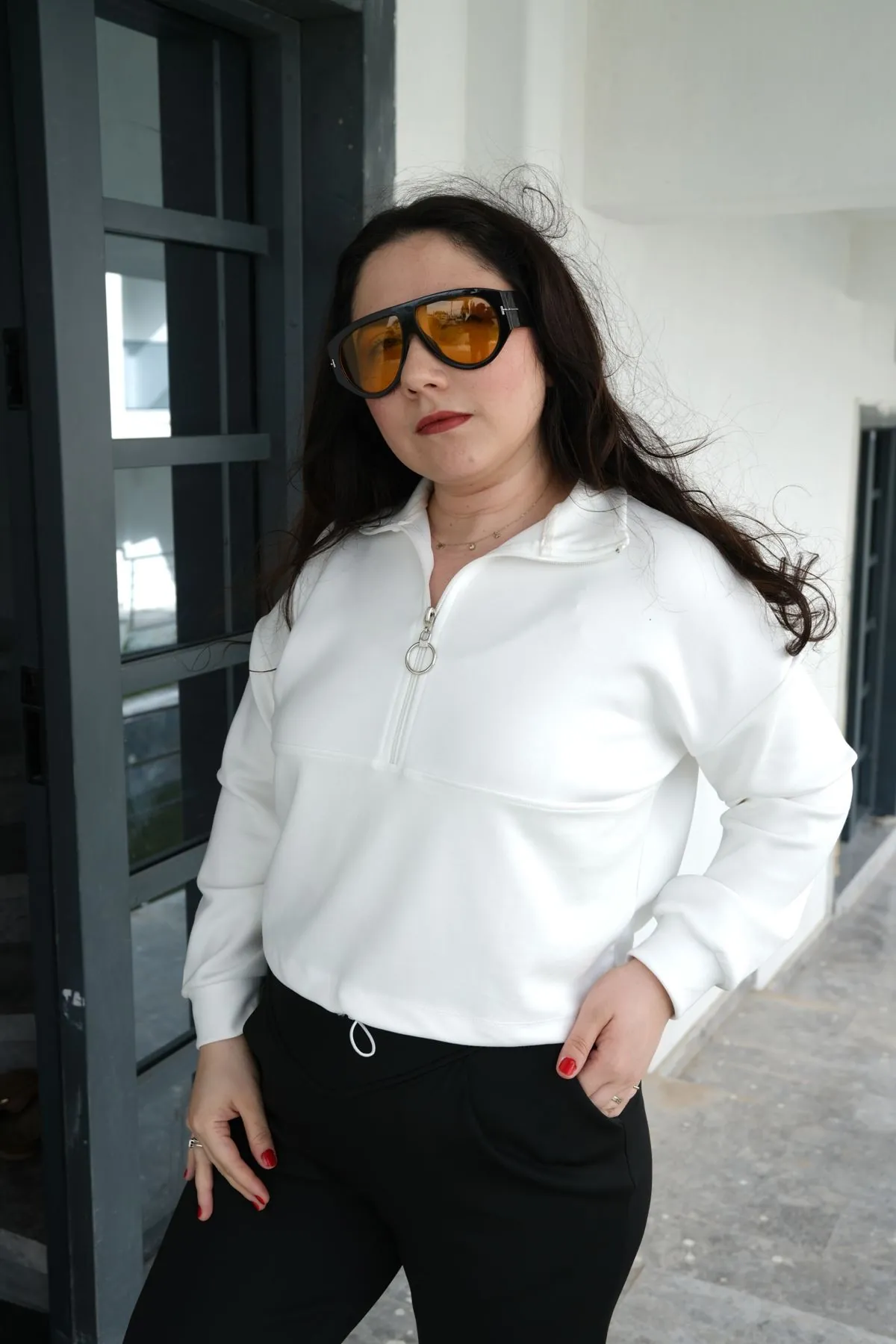 RENKTE GENİŞ KESİM PİLE DETAY KORSELİ TAKIM
