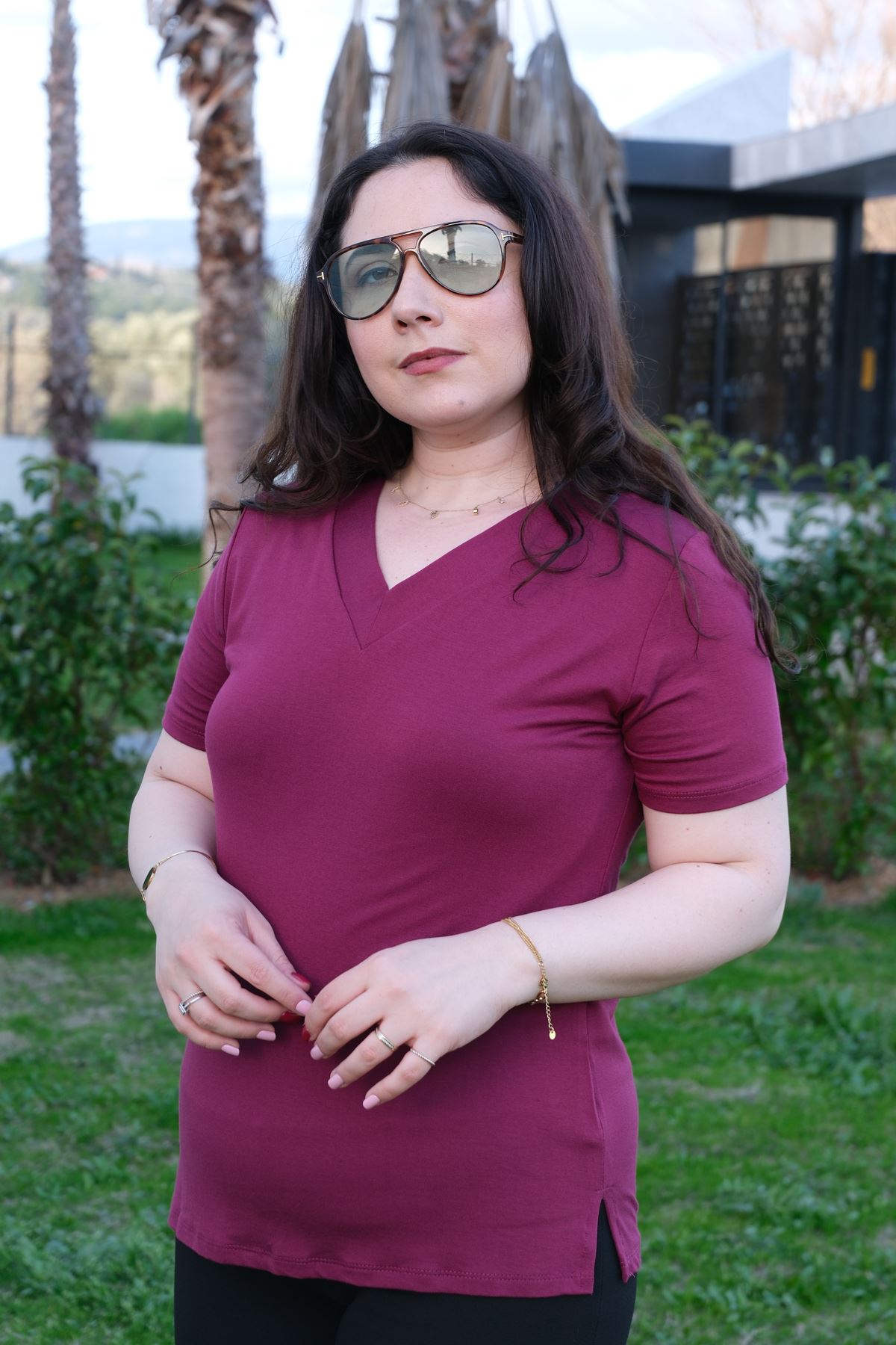 RENKTE BORDO GENİŞ KESİM V YAKA PAMUKLU ESNEK BLUZ