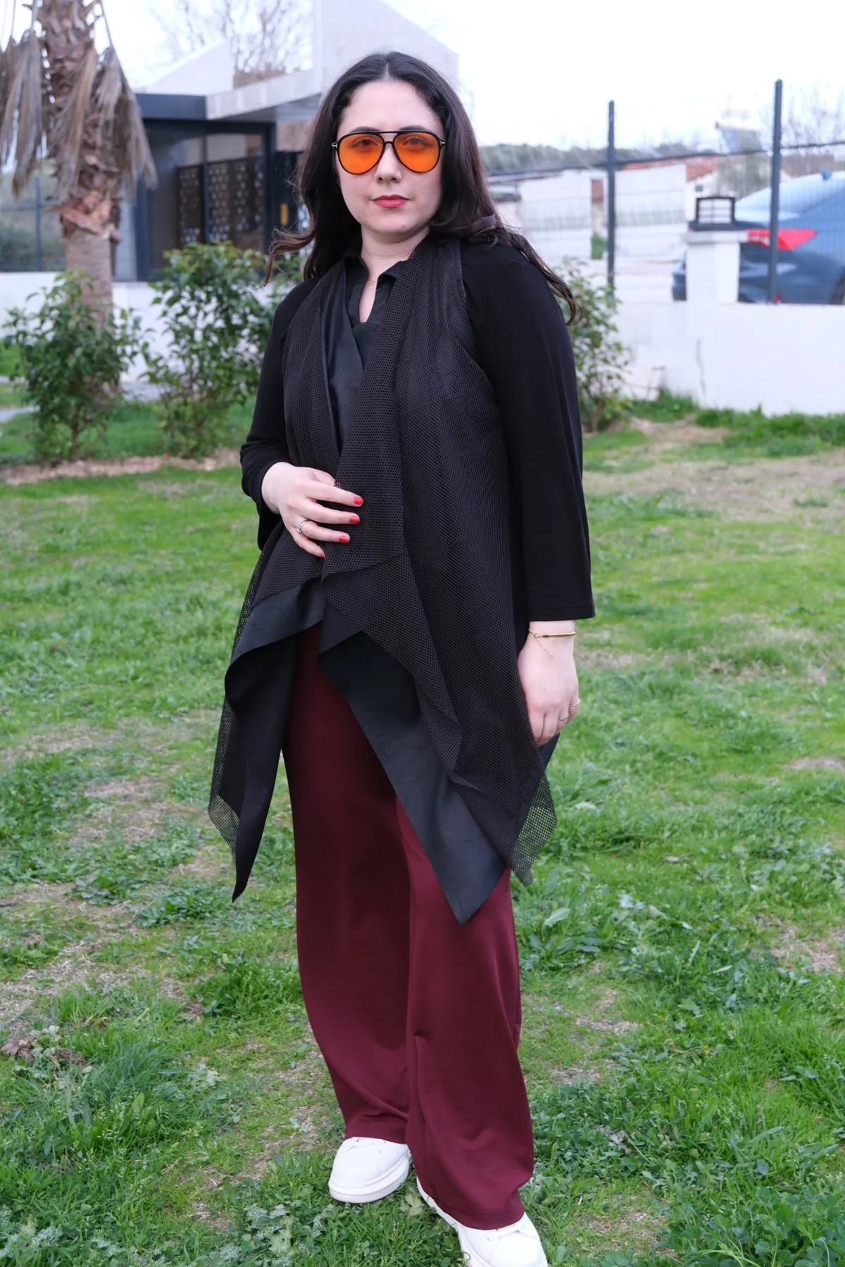 RENKTE GENİŞ KESİM FİLE GARNİLİ DERİ YELEK