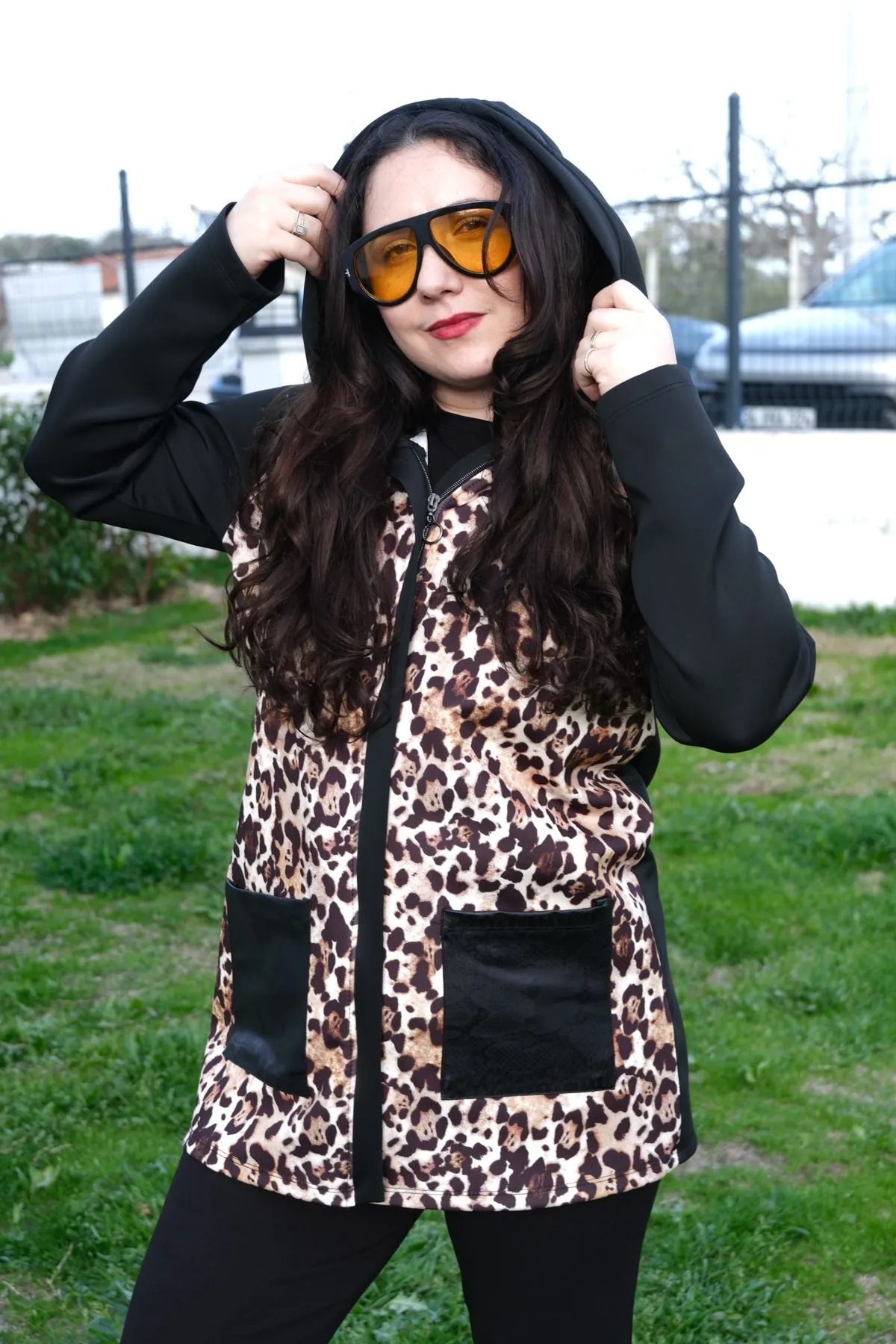 RENKTE GENİŞ KESİM LEOPAR DETAY CEPLİ CEKET