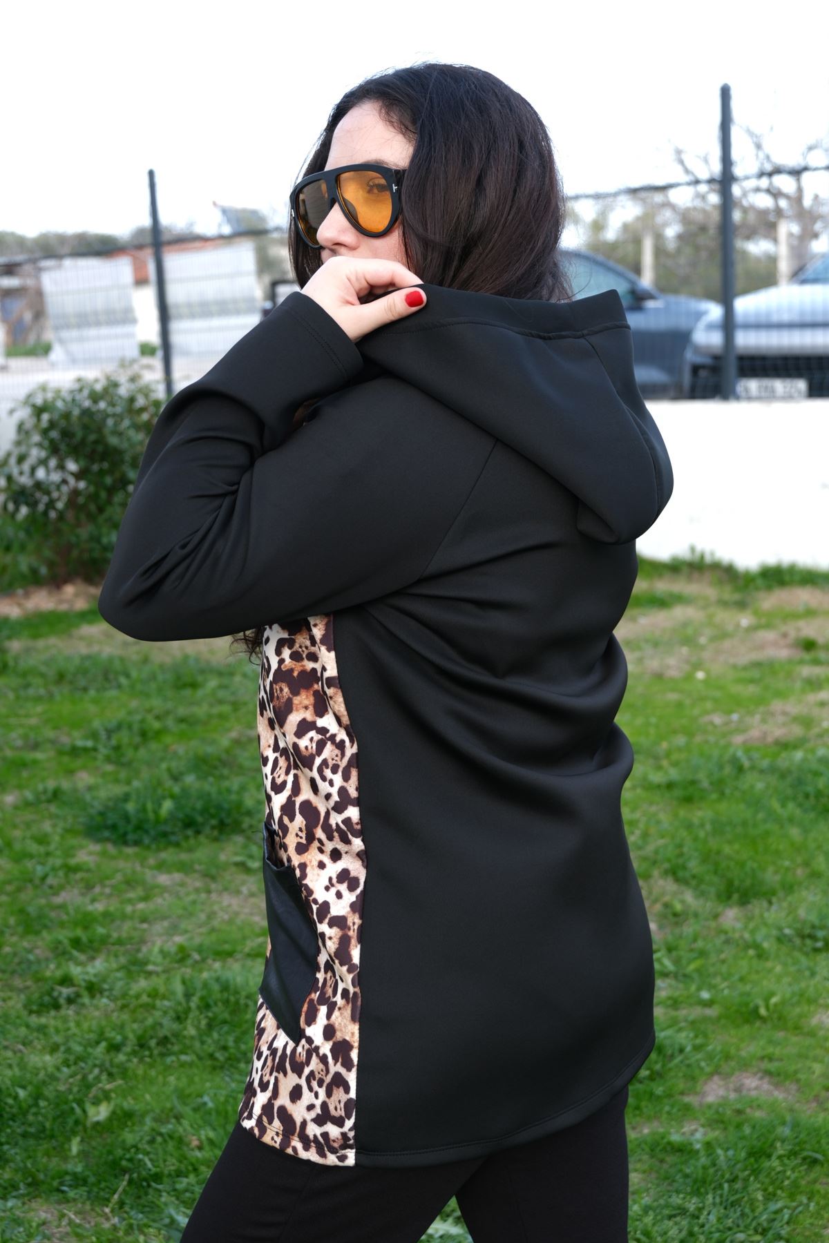 RENKTE GENİŞ KESİM LEOPAR DETAY CEPLİ CEKET