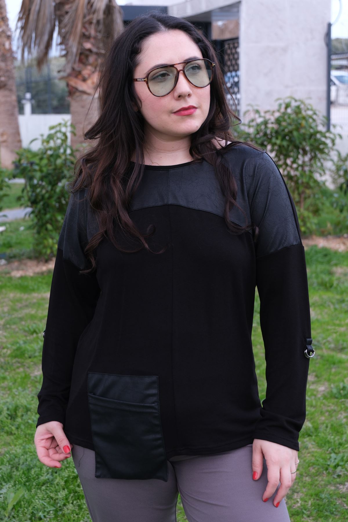 RENKTE GENİŞ KESİM DERİ DETAY HALKALI BLUZ