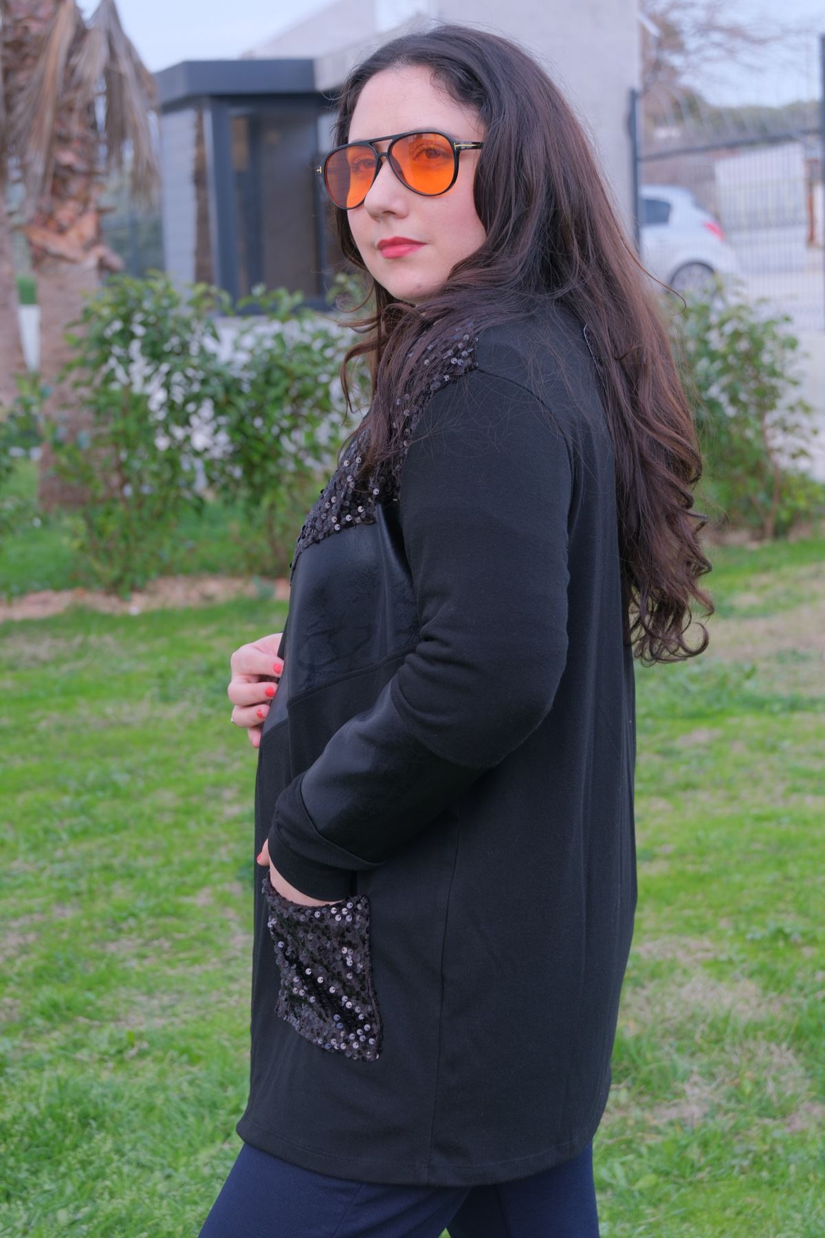 RENKTE GENİŞ KESİM DERİLİ PULLU HIRKA