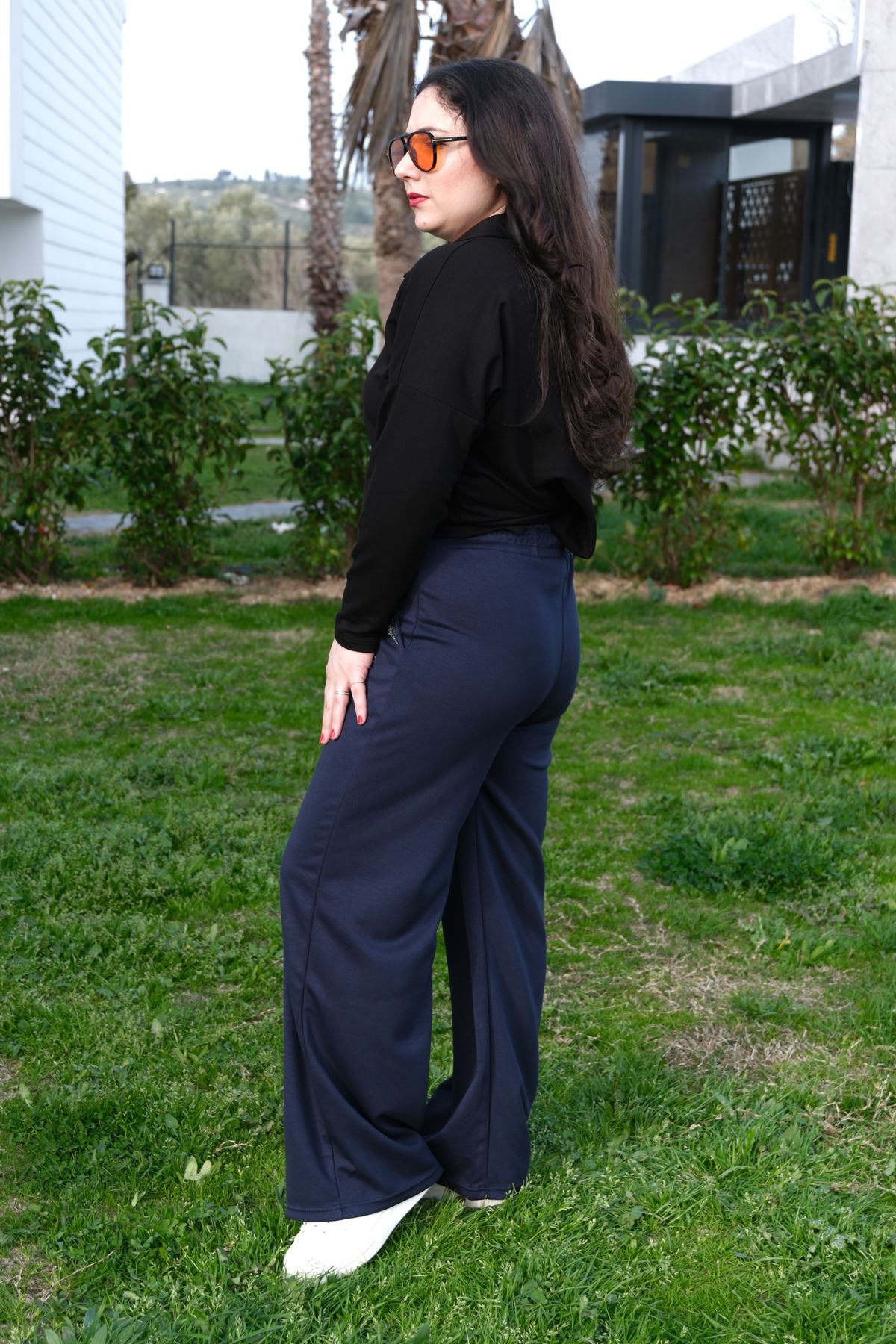 RENKTE TAŞ İŞLEMELİ BATTAL LACİVERT ALT EŞOFMAN