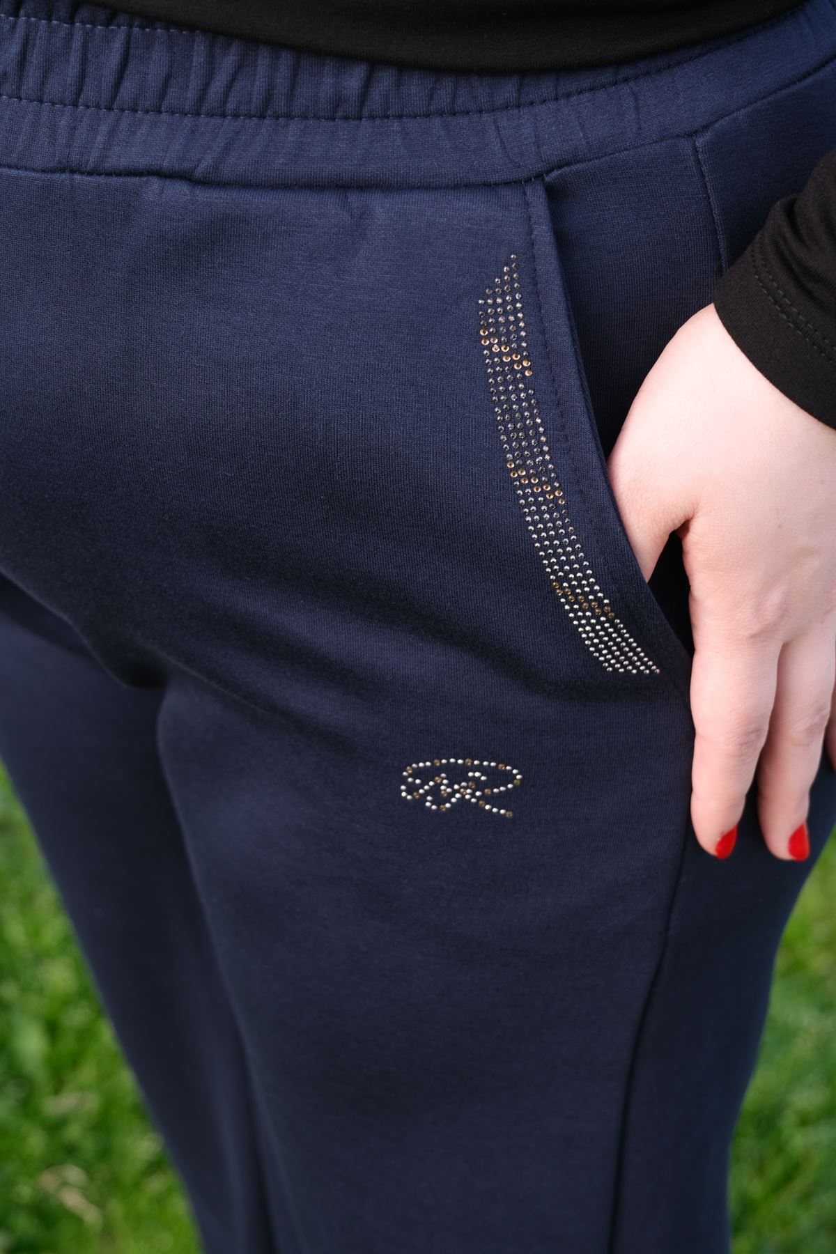 RENKTE TAŞ İŞLEMELİ BATTAL LACİVERT ALT EŞOFMAN