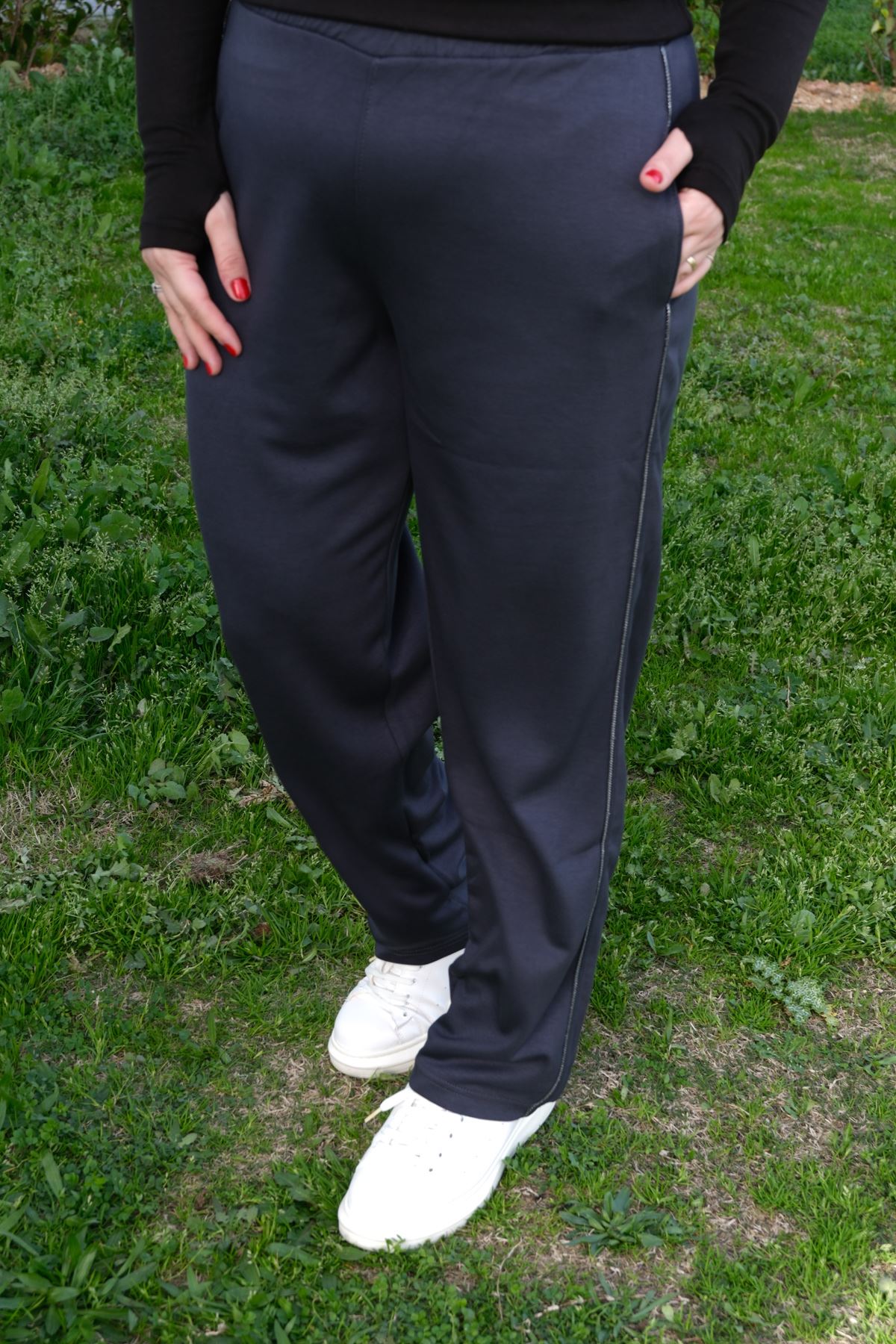 RENKTE BİYELİ BÜYÜK BEDEN FÜME EŞOFMAN ALTI