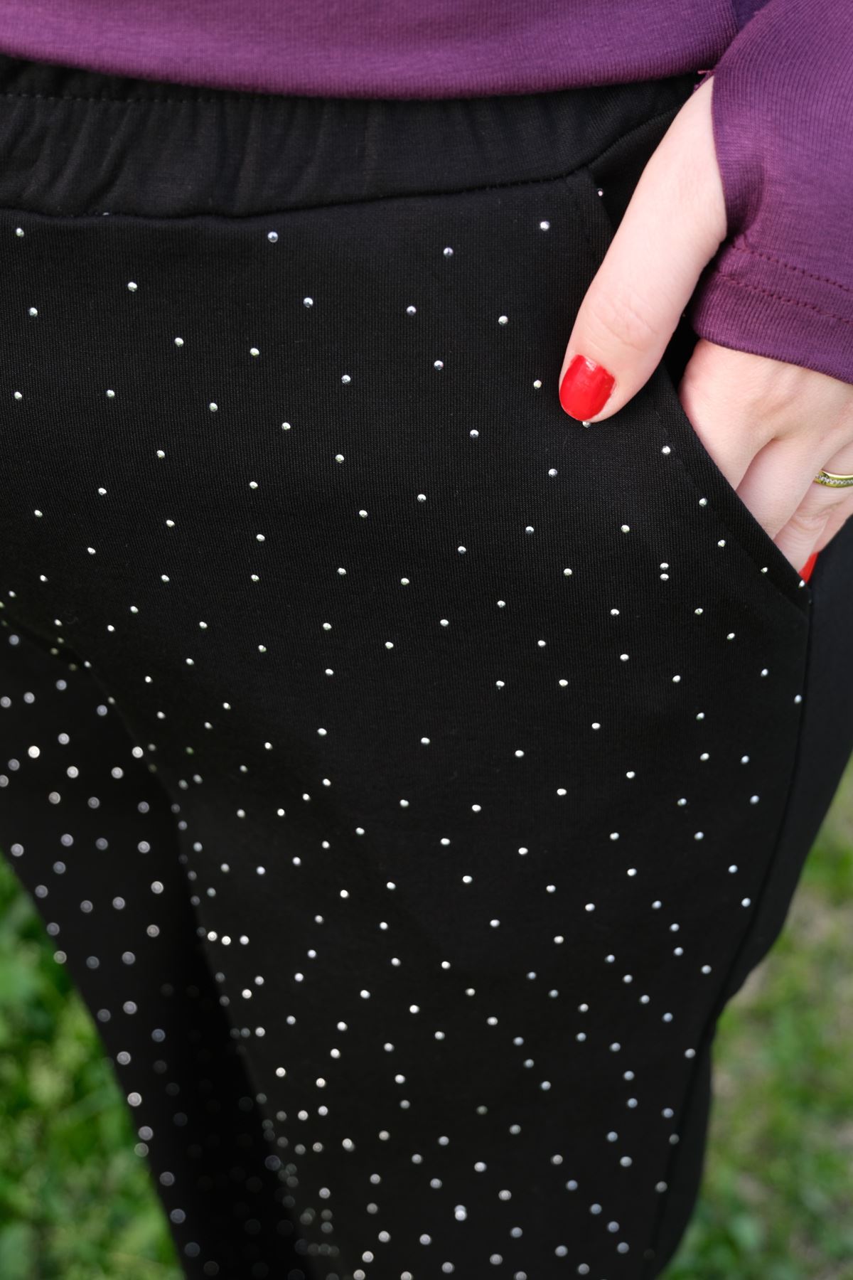 RENKTE BÜYÜK BEDEN TAŞLI MODAL SİYAH EŞOFMAN ALTI