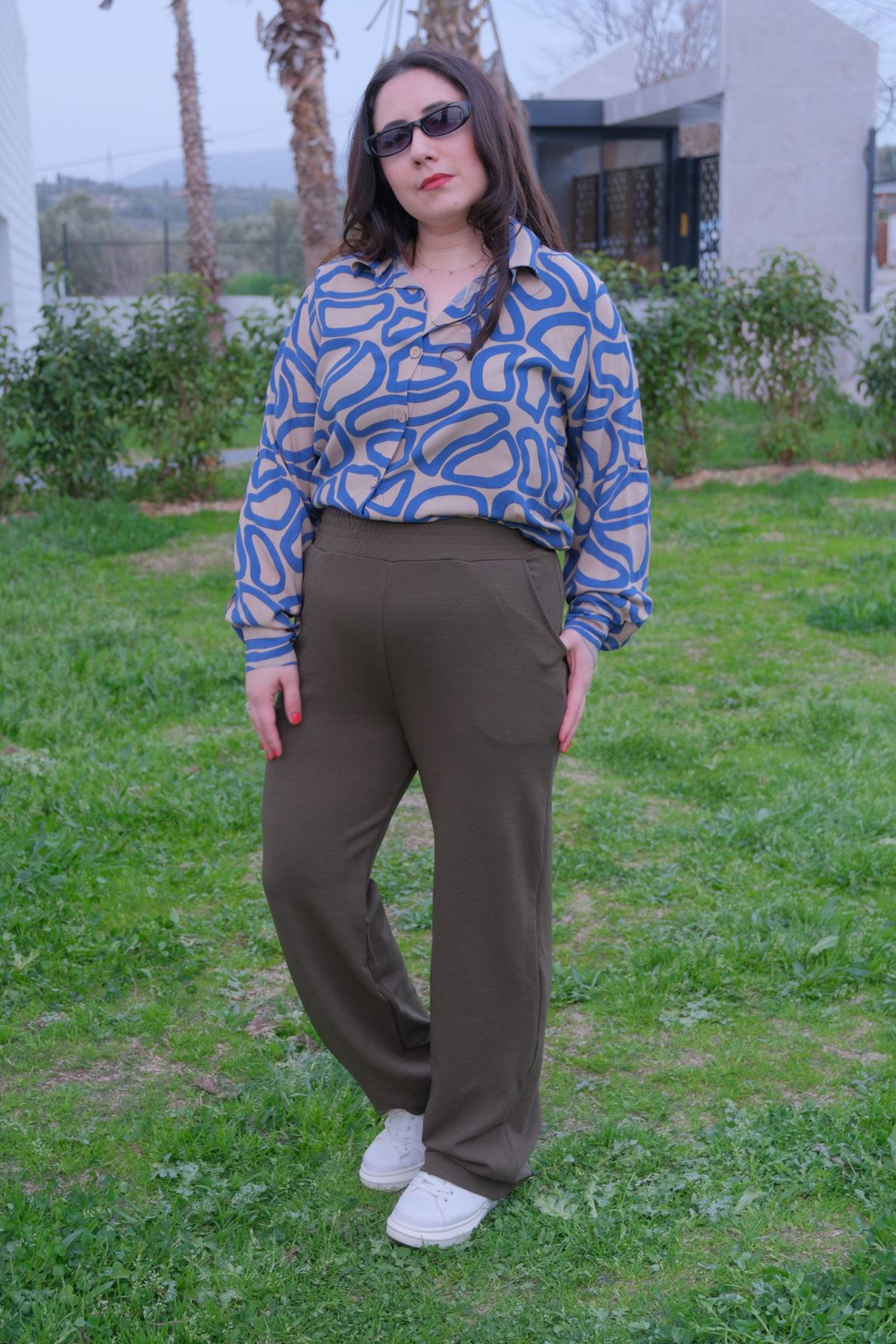 RENKTE TOPARLAYICI YÜKSEK BEL HAKİ PANTOLON