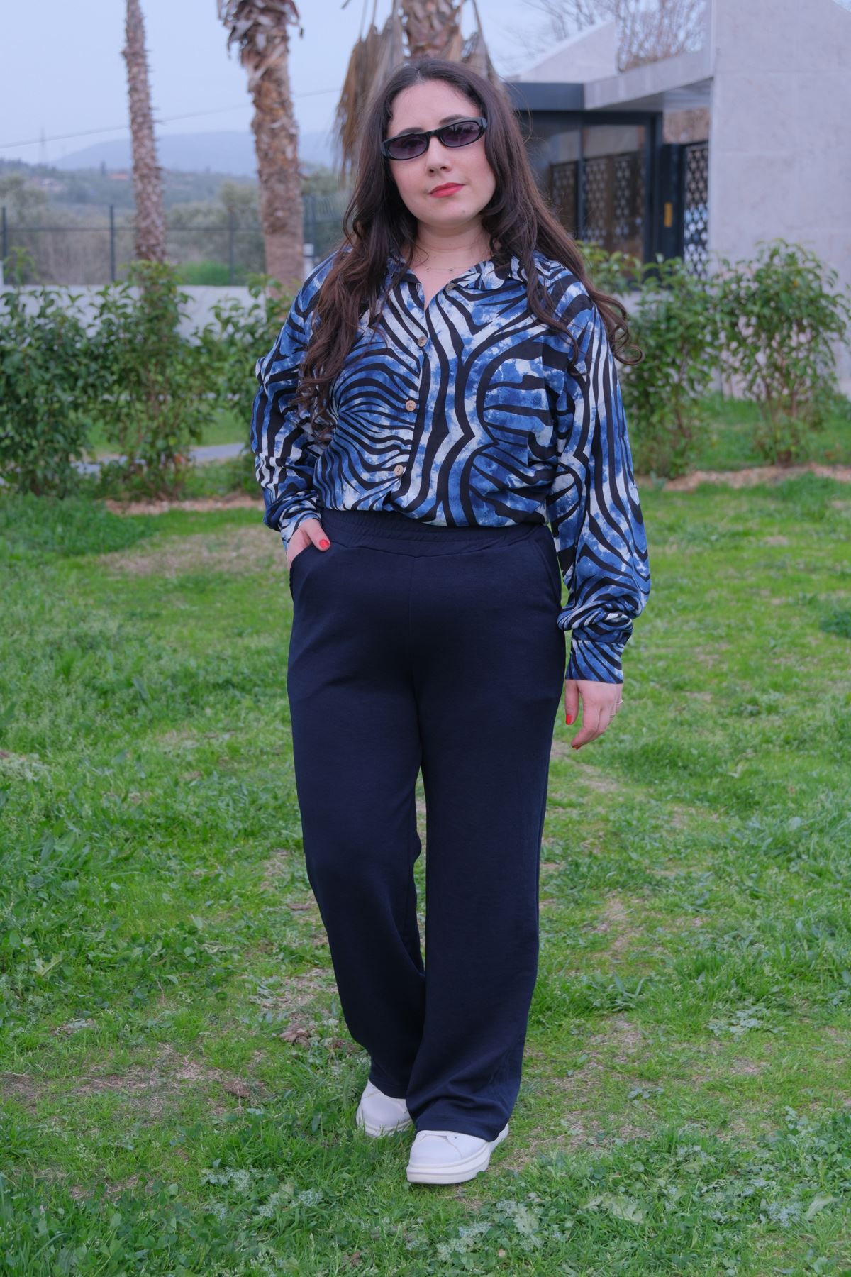 RENKTE TOPARLAYICI YÜKSEK BEL LACİVERT PANTOLON