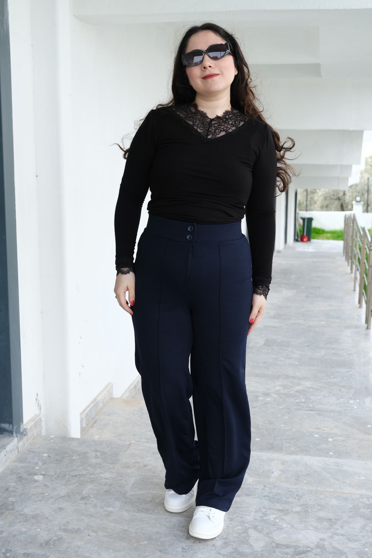 RENKTE ÇİFT DÜĞMELİ TOPARLAYICI ESNEK LACİVERT PANTOLON