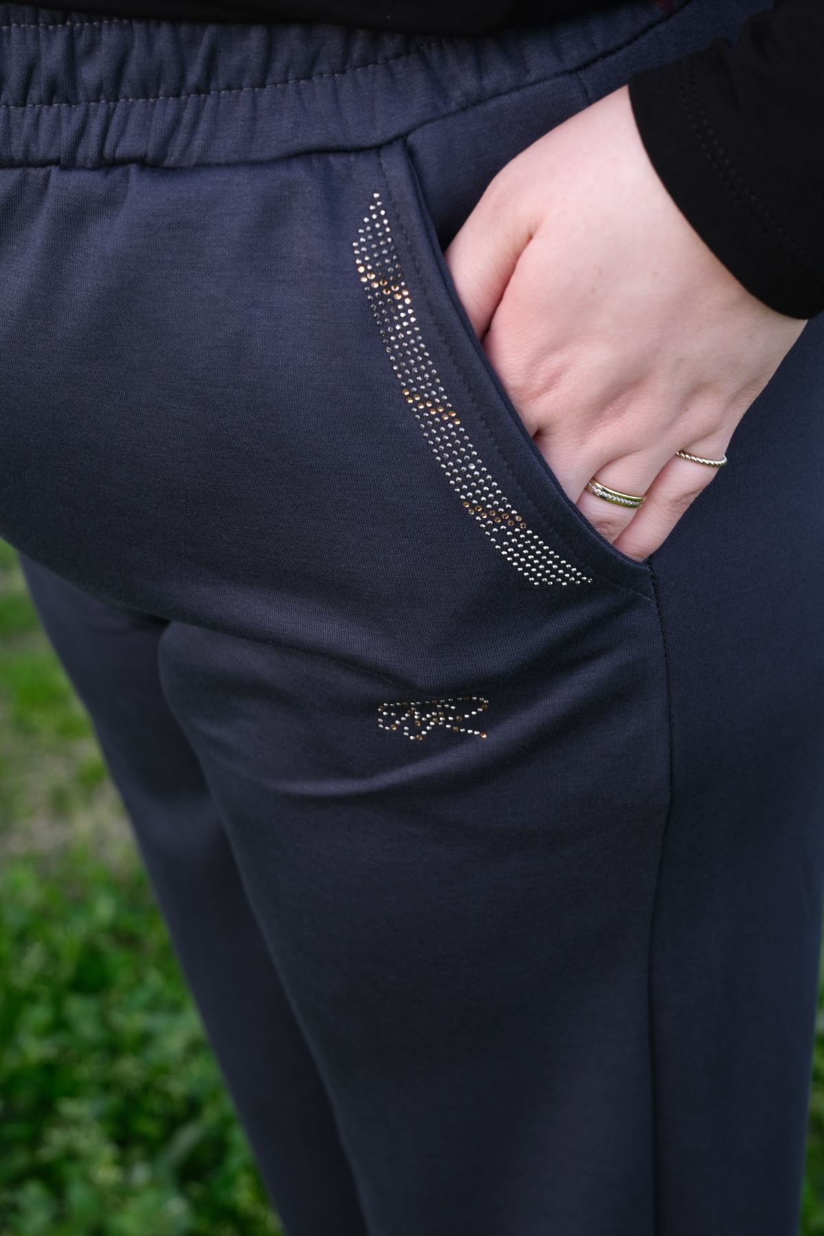 RENKTE TAŞ İŞLEMELİ BATTAL FÜME ALT EŞOFMAN