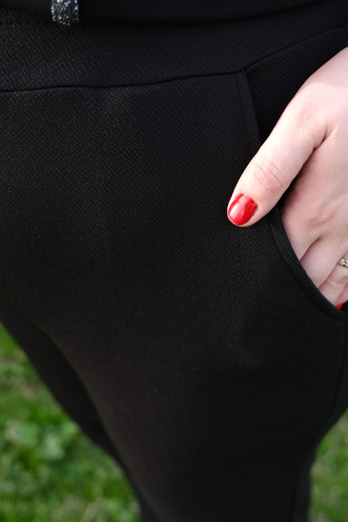 RENKTE DUBLE PAÇA CEPLİ SİYAH ESNEK PANTOLON