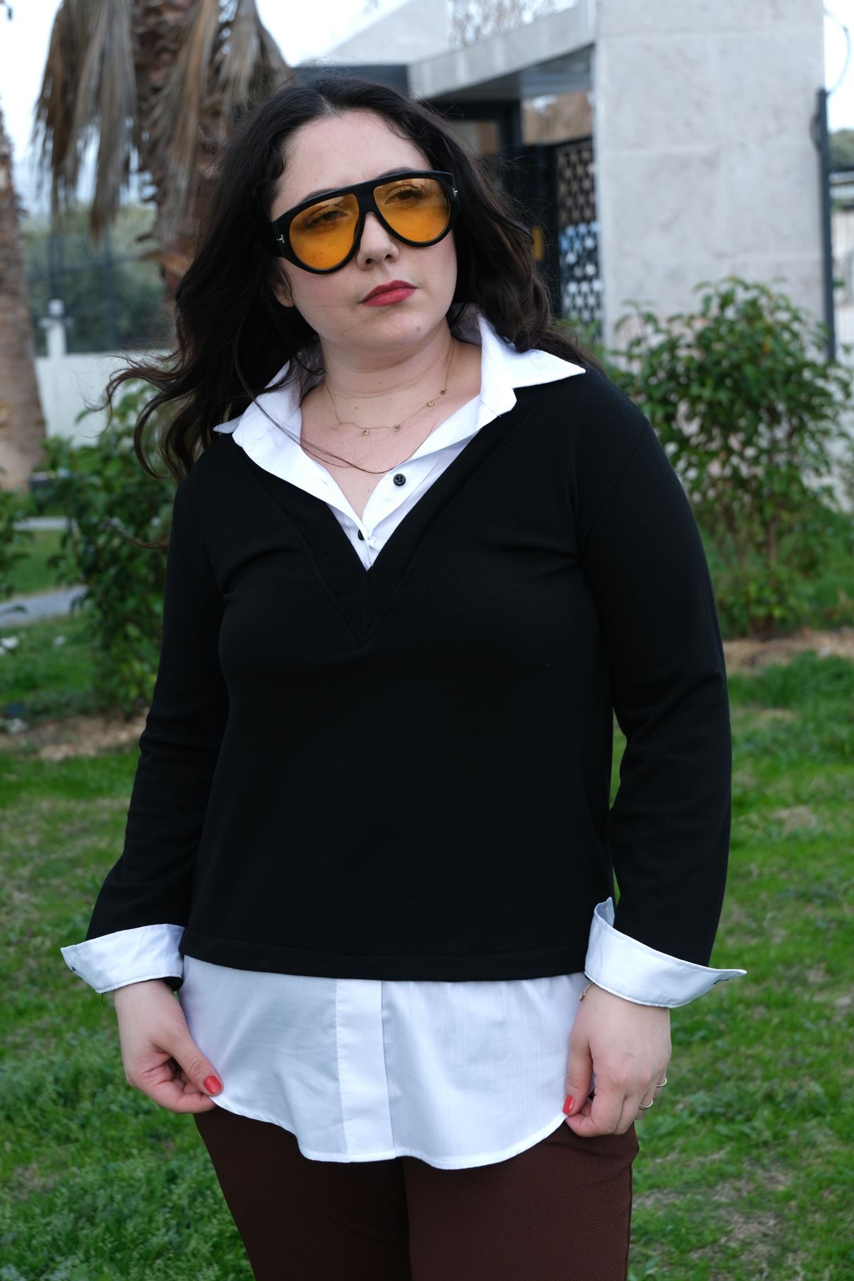 RENKTE GENİŞ KESİM GÖMLEK ÇIKMALI SİYAH BLUZ