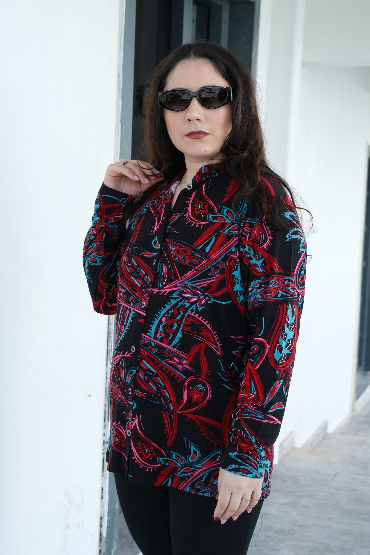 RENKTE BÜYÜK BEDEN DESENLİ DÜĞMELİ ESNEK GÖMLEK&BLUZ