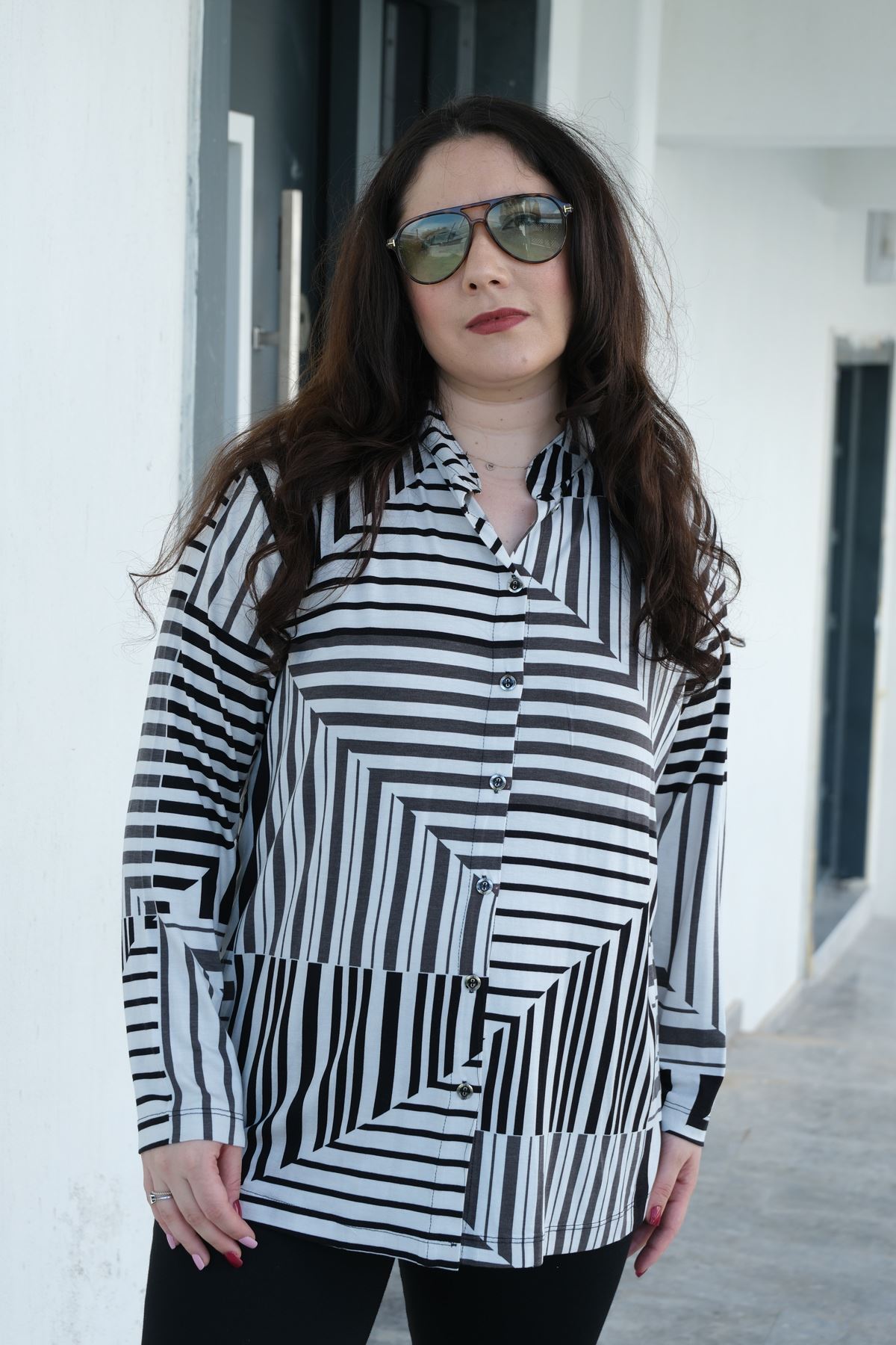 RENKTE BÜYÜK BEDEN DESENLİ DÜĞMELİ ESNEK GÖMLEK&BLUZ