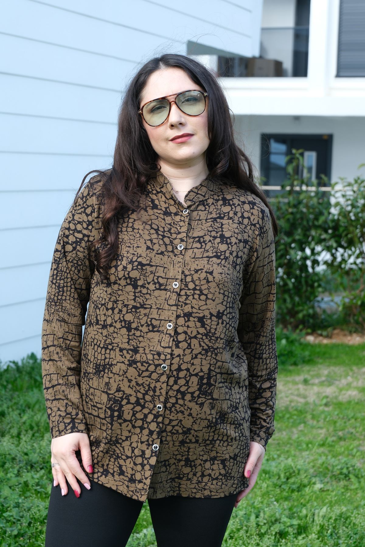 RENKTE BÜYÜK BEDEN DESENLİ DÜĞMELİ ESNEK GÖMLEK&BLUZ