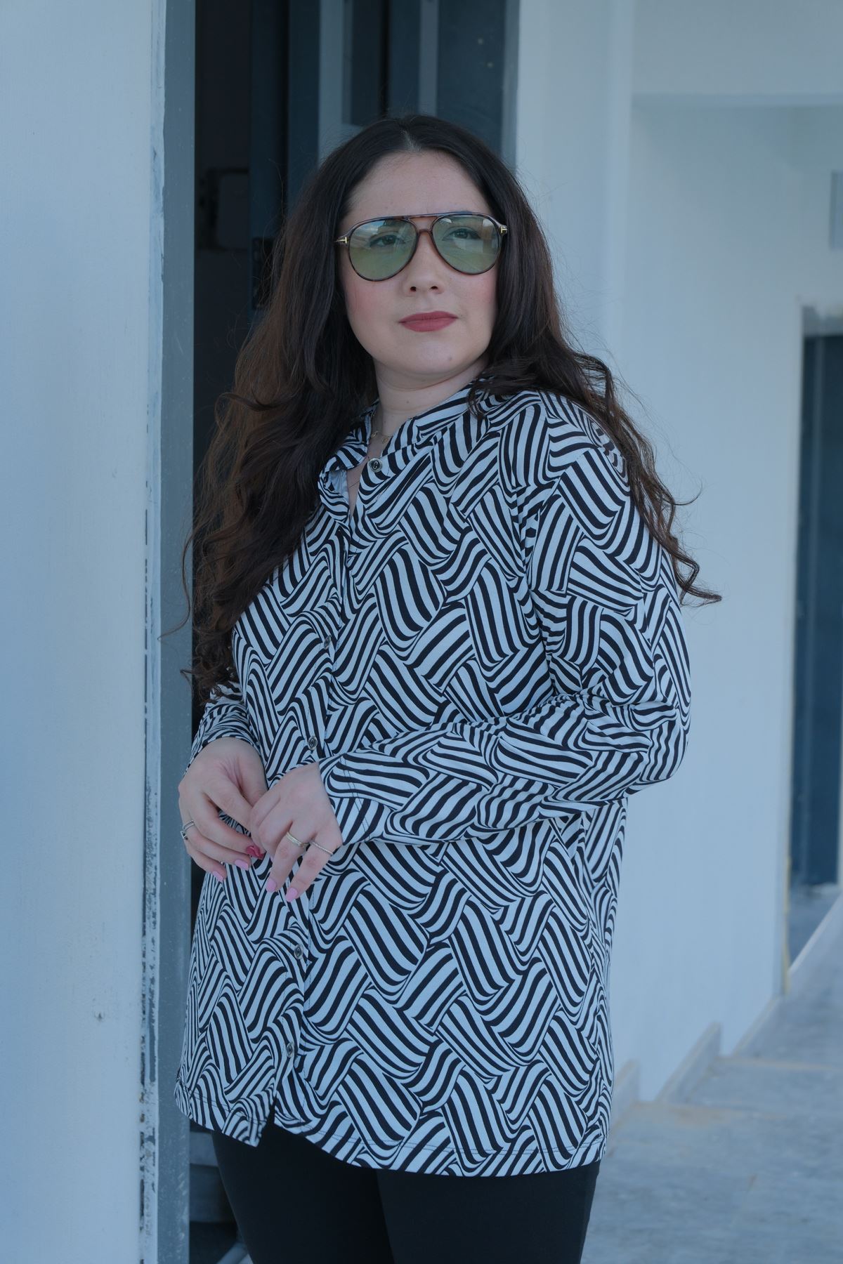 RENKTE BÜYÜK BEDEN DESENLİ DÜĞMELİ ESNEK GÖMLEK&BLUZ