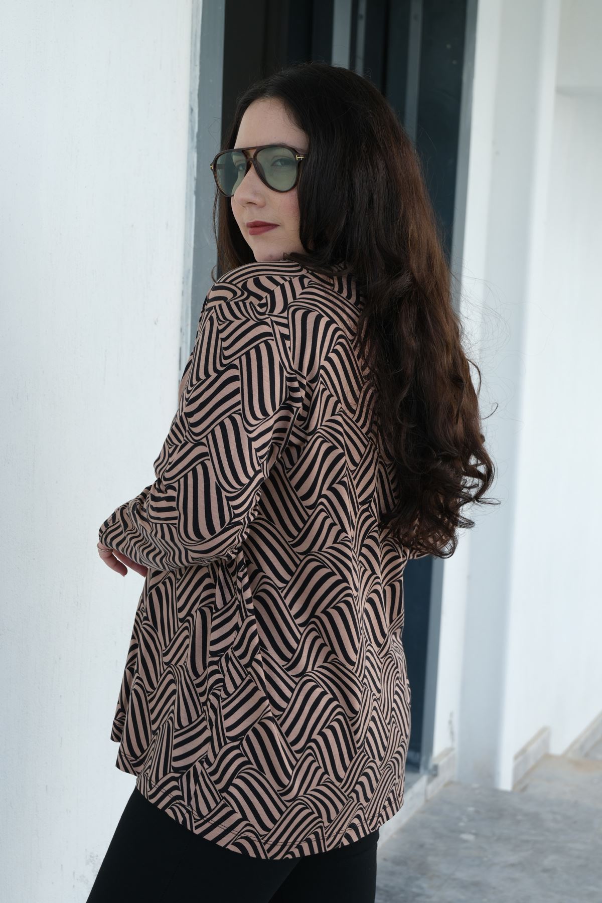 RENKTE BÜYÜK BEDEN DESENLİ DÜĞMELİ ESNEK GÖMLEK&BLUZ