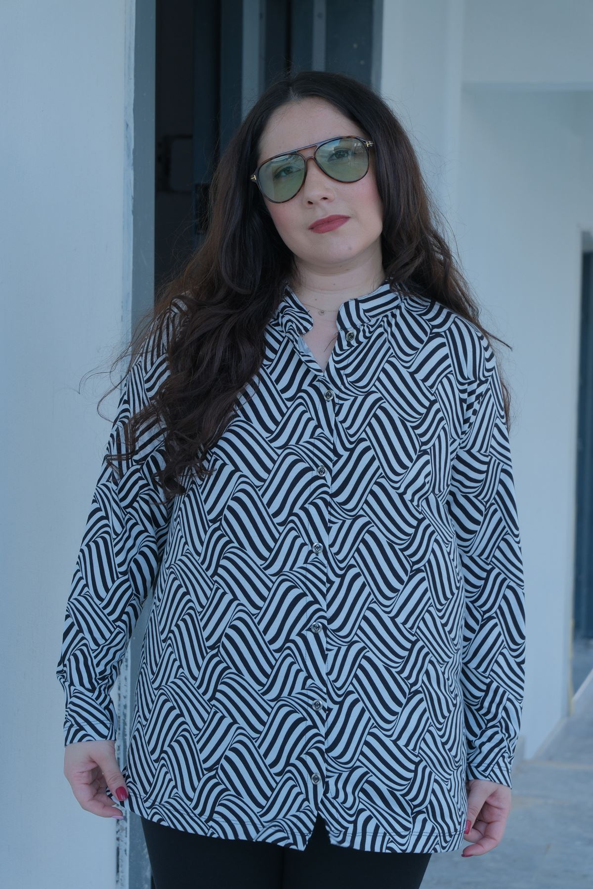 RENKTE BÜYÜK BEDEN DESENLİ DÜĞMELİ ESNEK GÖMLEK&BLUZ