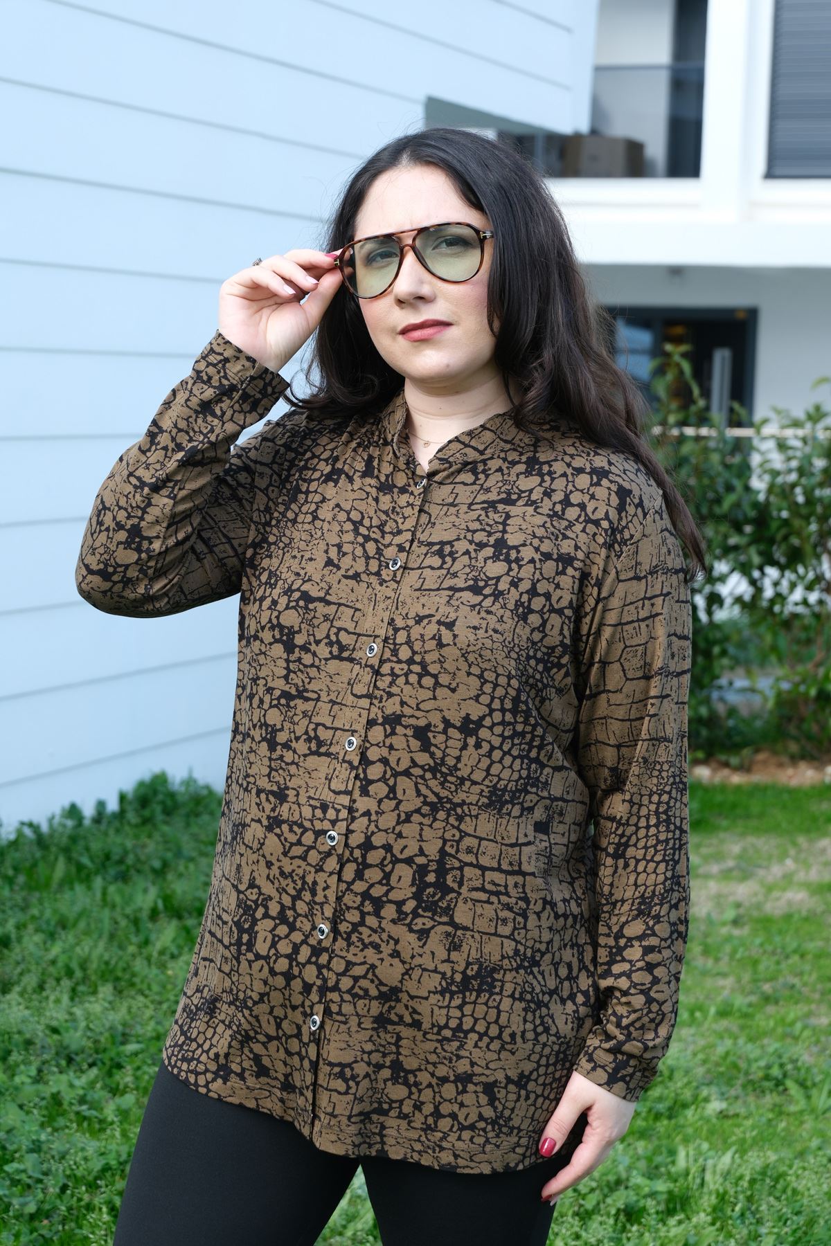 RENKTE BÜYÜK BEDEN DESENLİ DÜĞMELİ ESNEK GÖMLEK&BLUZ