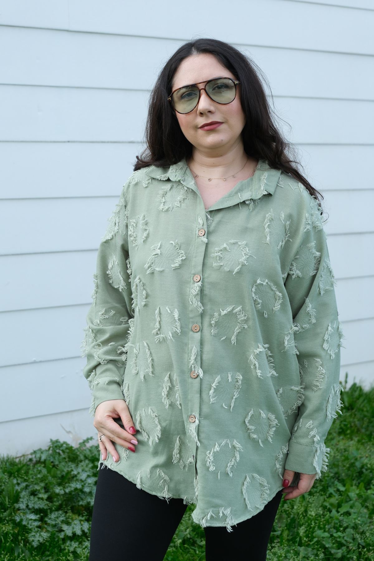 RENKTE BÜYÜK BEDEN DOKULU DÜĞMELİ YEŞİL GÖMLEK