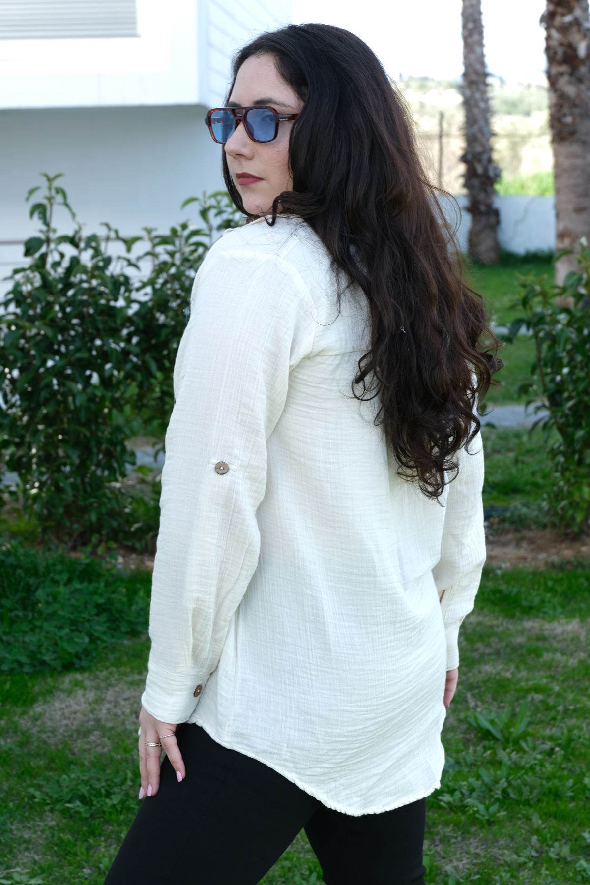 RENKTE BÜYÜK BEDEN NAKIŞLI MÜSLİN KREM GÖMLEK