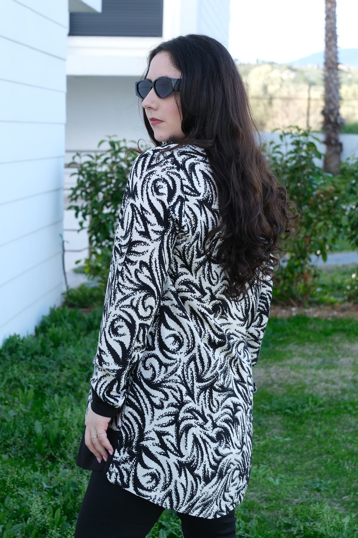 RENKTE BÜYÜK BEDEN SİYAH KOMBİNLİ DESENLİ TUNİK