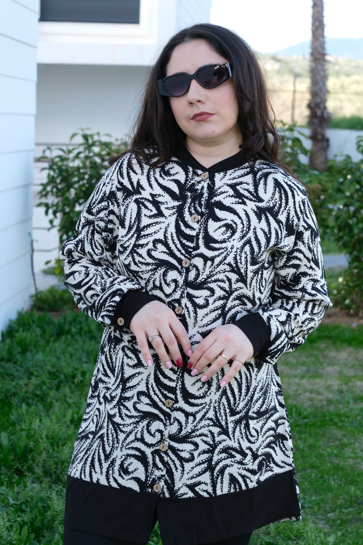 RENKTE BÜYÜK BEDEN SİYAH KOMBİNLİ DESENLİ TUNİK