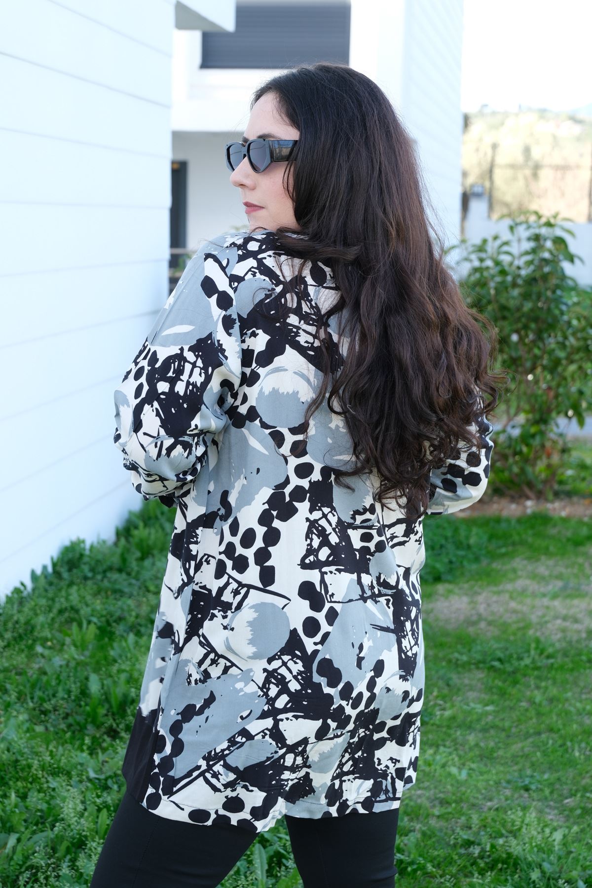 RENKTE BÜYÜK BEDEN SİYAH KOMBİNLİ DESENLİ TUNİK