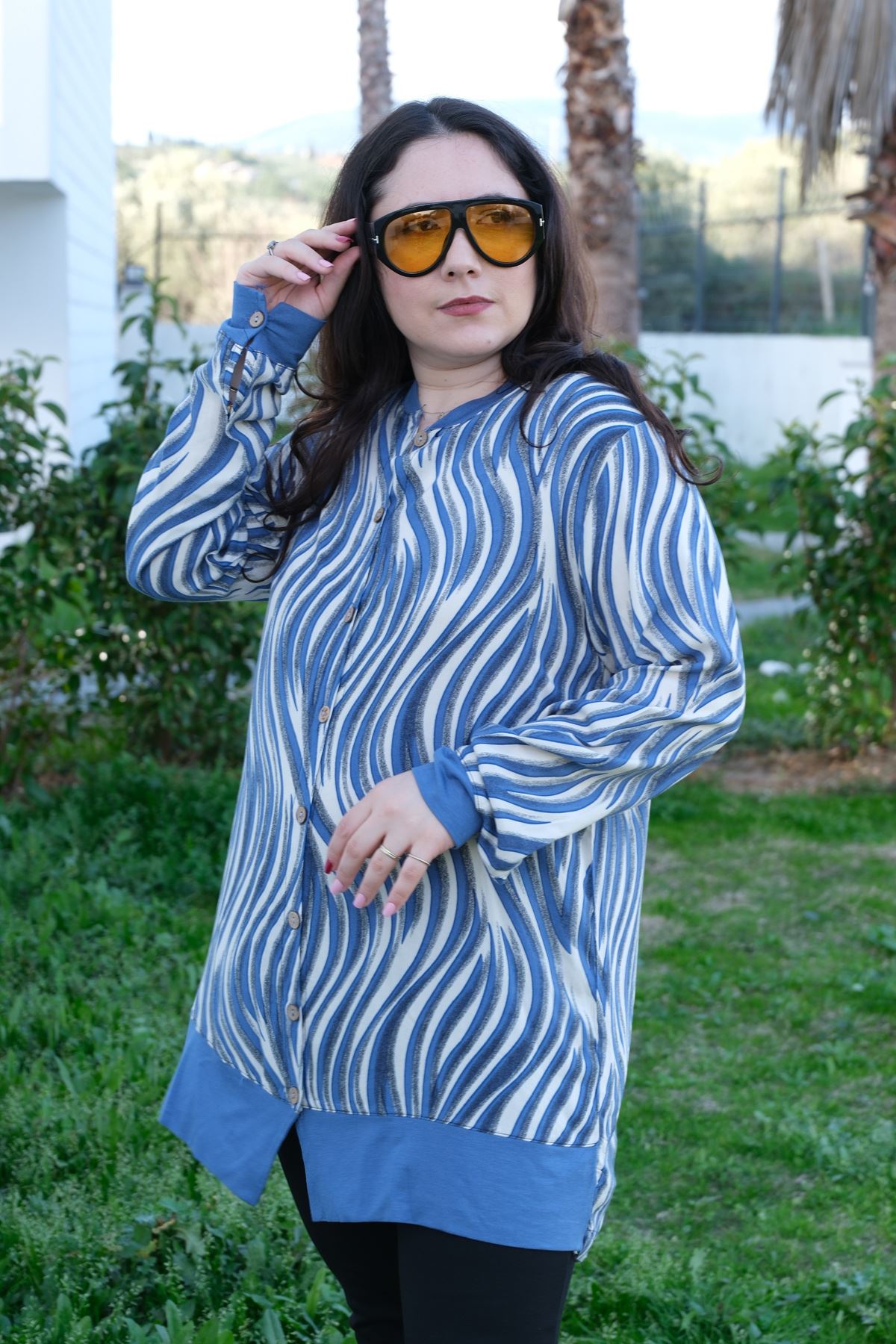 RENKTE BÜYÜK BEDEN SİYAH KOMBİNLİ DESENLİ TUNİK